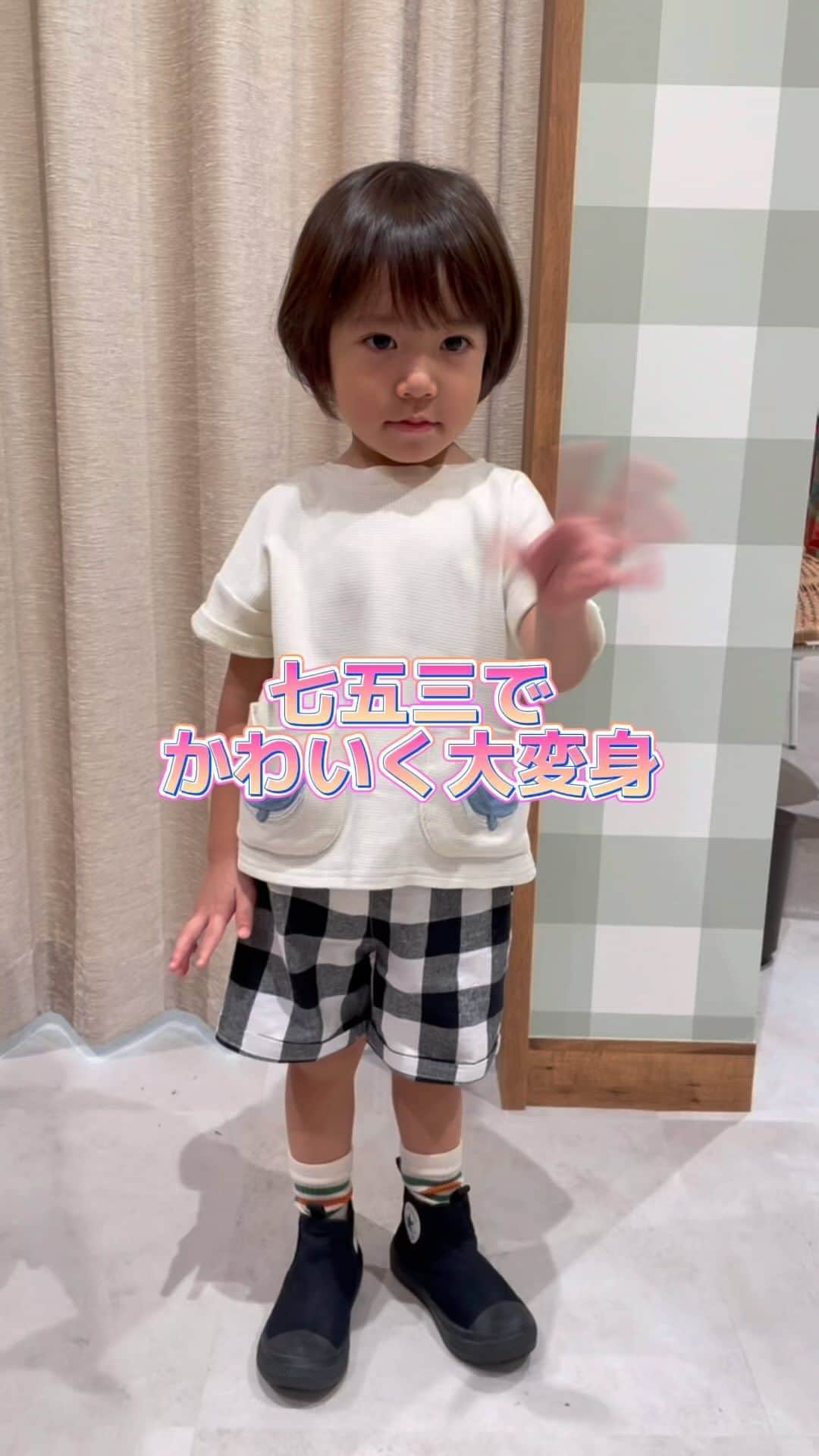 スタジオキャラット 寝屋川店のインスタグラム：「"DMから簡単予約の方法📸 ①お名前 ②予約希望日時 をつぶやいてくださいね☺️  忙しいママも簡単予約はInstagramがぴったり✨  〈LINE予約はこちら〉 プロフィール欄に貼ってある🟢公式ライン【STDIOCARATT】からお名前をつぶやいて簡単に予約ができるよ✨  店舗住所：〒572-0855 大阪府寝屋川市寝屋南2丁目22-2 ビバモール寝屋川モール棟2F 電話番号：050-1864-0630  ※動画は撮影風景イメージとなります。当店で撮影していないイメージも含まれます。  #キャラット　#スタジオキャラット　#カメラスタジオキャラット　#studiocaratt #caratt #七五三　#七五三撮影　#七五三ママ　#七五三へア　#七五三写真　#七五三家族写真　 #寝屋川フォトスタジオ　#寝屋川写真館　#寝屋川写真スタジオ　＃寝屋川ママ　#大阪フォトスタジオ」