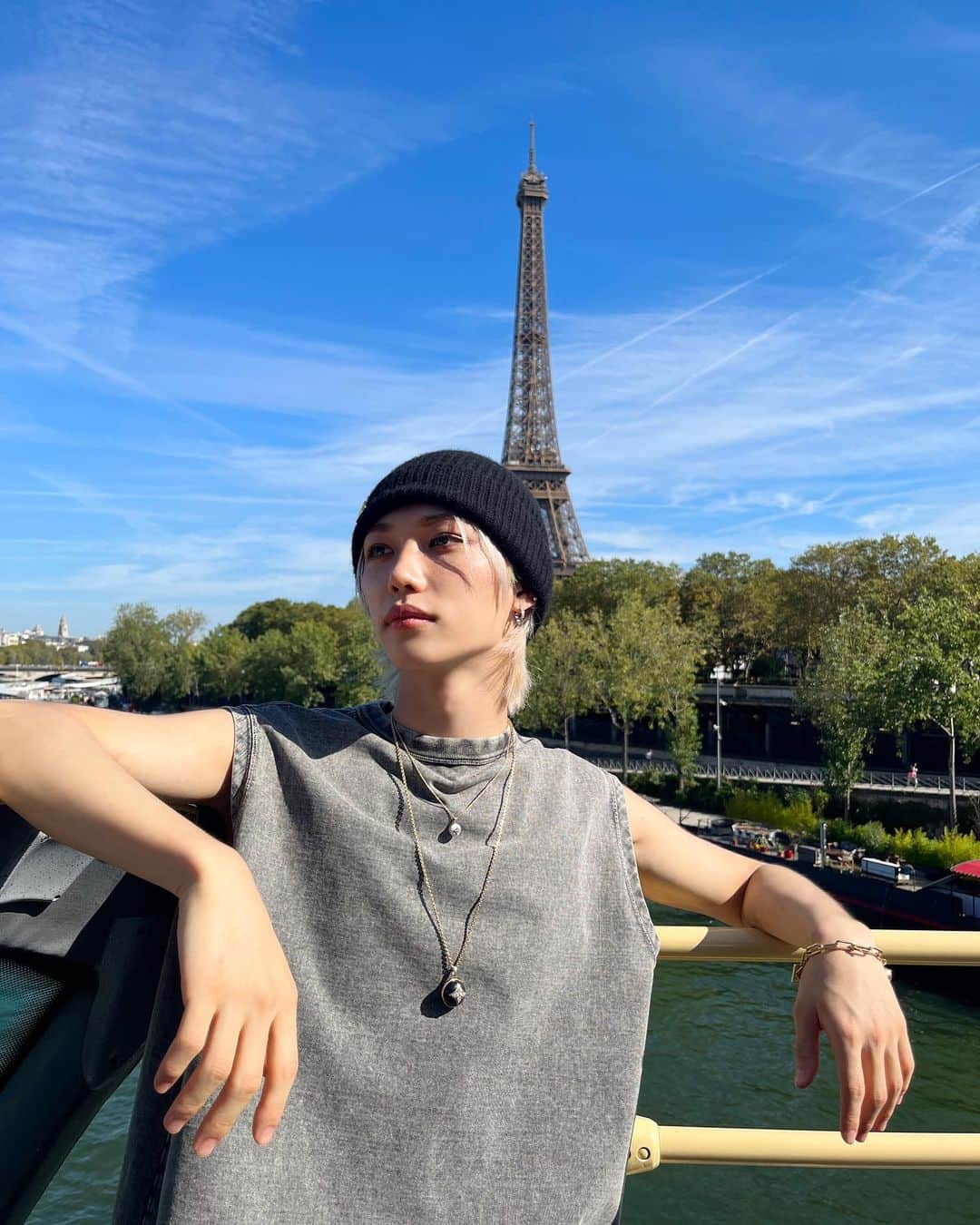 フィリックスのインスタグラム：「Thank you so much 🧡💙❤️  @nicolasGhesquiere 😇 @louisvuitton  #felix #stay」