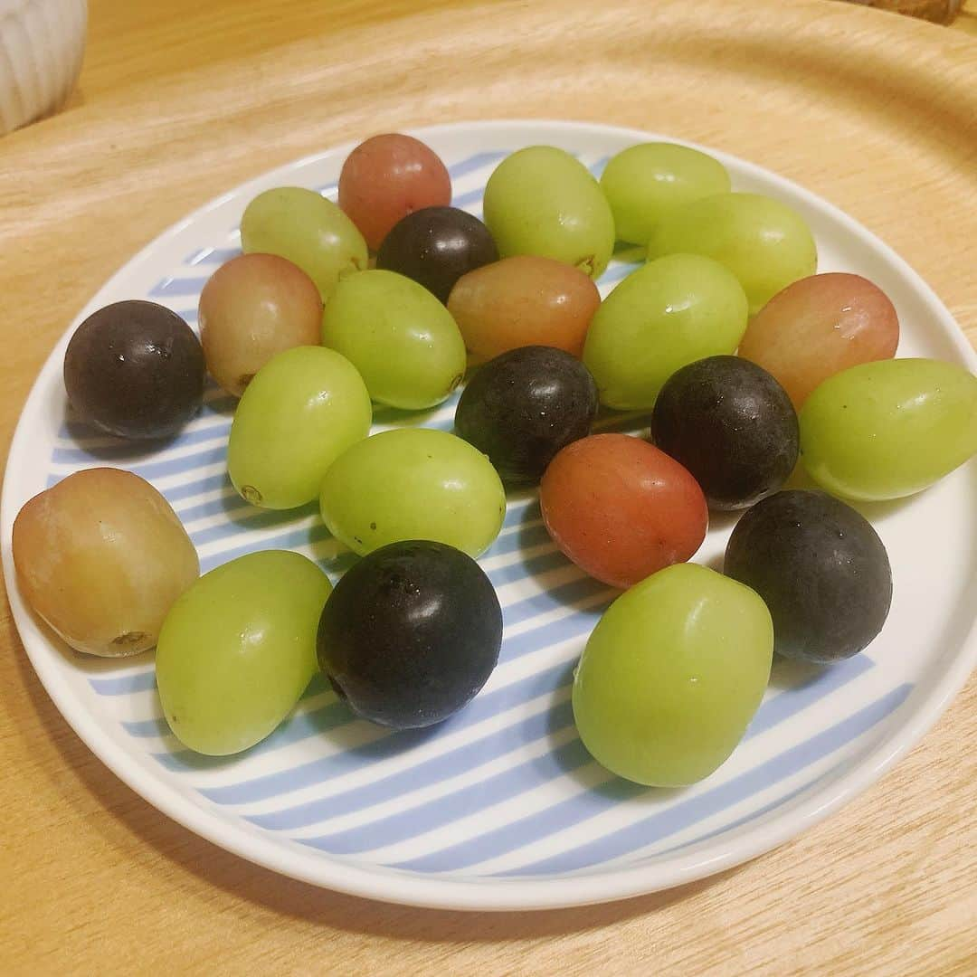 奥山レイカさんのインスタグラム写真 - (奥山レイカInstagram)「山梨フルーツ第二弾 おいしかったー🍇 #山梨フルーツ #ふるさと納税返礼品　 #つながるふじよしだ2023」10月7日 13時10分 - rks631