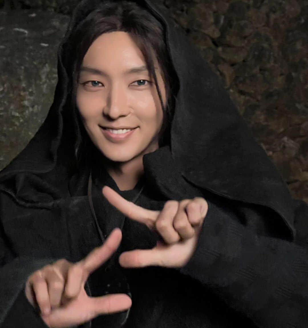 イ・ジュンギのインスタグラム：「JG 🤛 🤜」