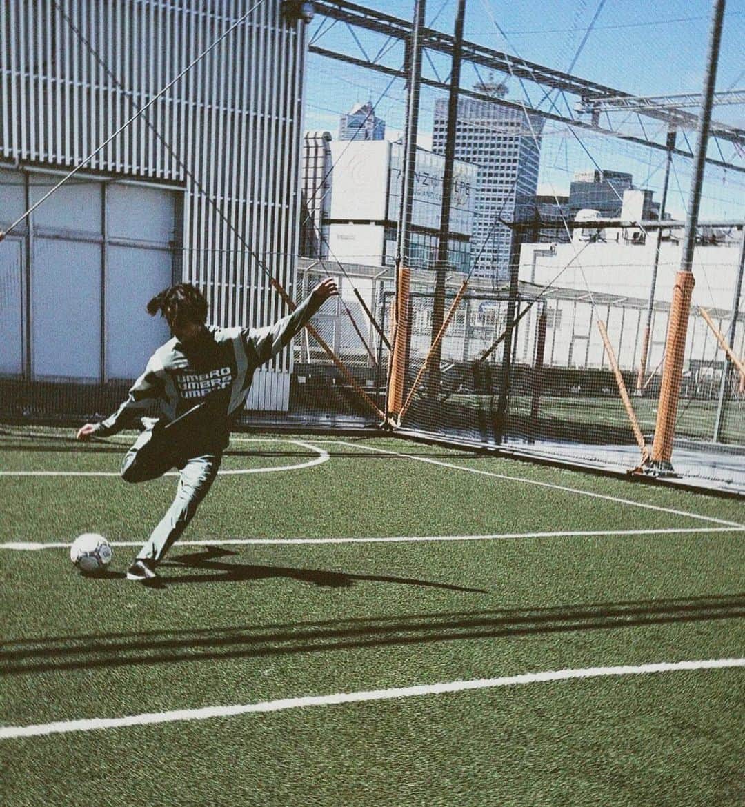 池田匡志のインスタグラム：「雑誌「Duet 11月号」発売中です！  久しぶりにサッカーしてきました！ スポーツはやっぱり気持ち良いです！  是非、ご覧下さい！」
