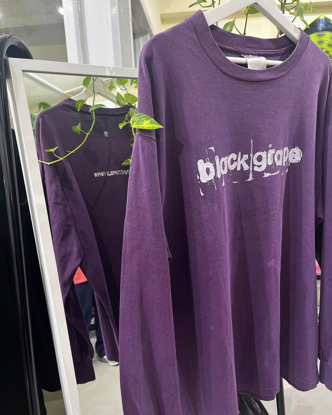 ジャムルのインスタグラム：「THANK YOU SOLD OUT! .  #jammru#jammru_tee#blackgrape #大阪古着屋#心斎橋古着屋#usedmix #vintagetshirt #vintagetee #vintagebandtee #osaka  #fashion  #streetstyle  #streetfashion  #vtg  #vintage  #used  #usedclothing  #古着 #古着屋 #ファッション #70s #80s #90s」