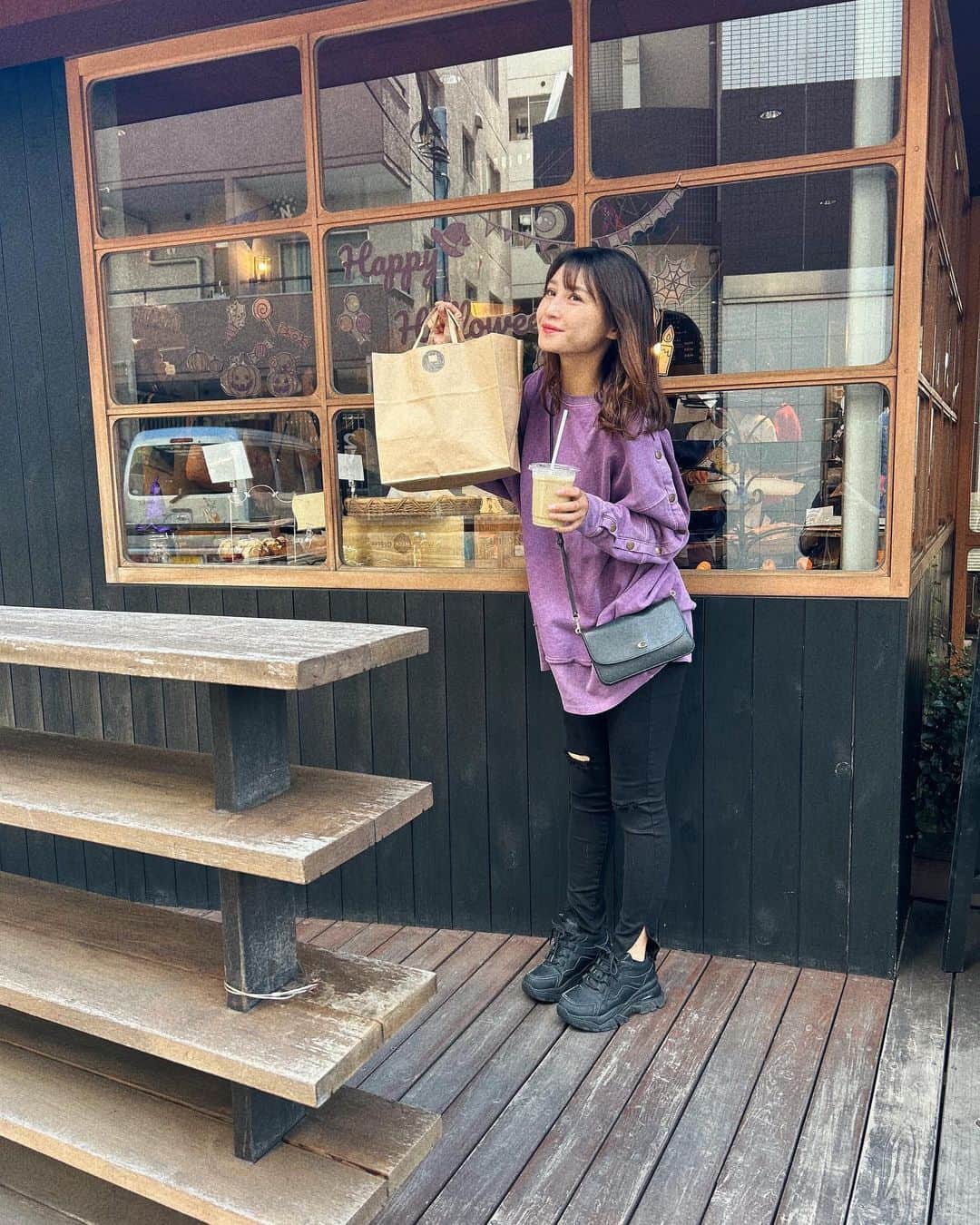 森岡朋奈のインスタグラム：「#ひぐらしガーデン  #ひぐらしベーカリー  #パン屋  #パン  #パン大好き   めっちゃ買った」