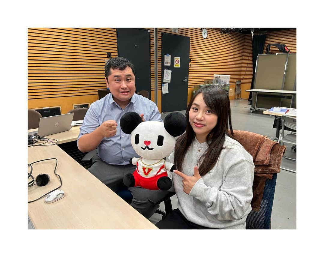 村上茉愛さんのインスタグラム写真 - (村上茉愛Instagram)「.  世界体操　男女ともに団体・個人と終了🤸  残りの種目別も頑張れ🫶🫶 陰ながら応援してます！！  大西洋平アナウンサーと解説してます☺︎☺︎ #世界体操 #昼夜逆転」10月7日 13時26分 - mai___murakami