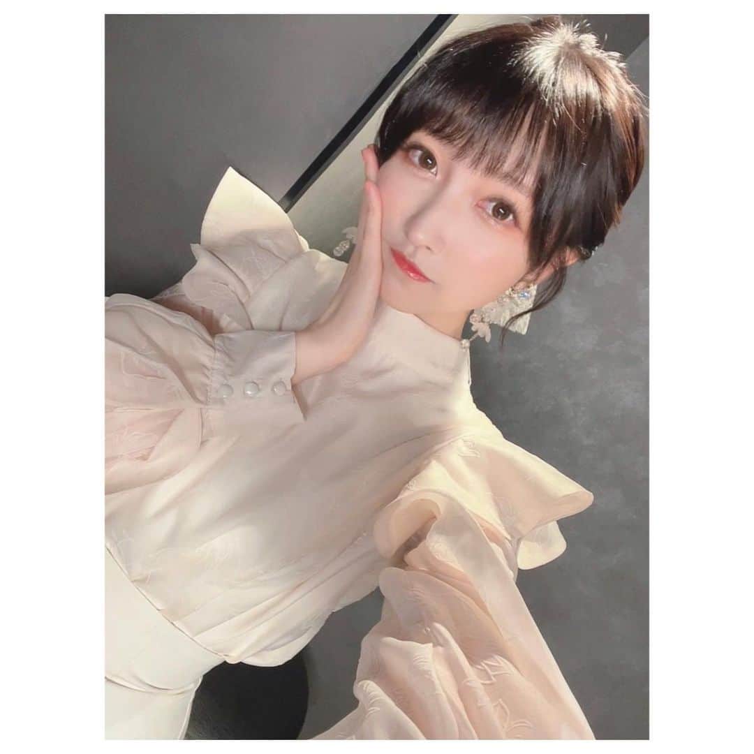 山崎エリイさんのインスタグラム写真 - (山崎エリイInstagram)「ㅤㅤㅤㅤㅤㅤㅤㅤㅤㅤㅤㅤㅤㅤㅤㅤㅤㅤㅤㅤㅤㅤㅤㅤㅤㅤㅤㅤㅤㅤㅤㅤㅤㅤㅤㅤㅤㅤㅤㅤㅤㅤㅤㅤㅤㅤㅤㅤㅤ このお洋服、 とても好きなのですが 着る時間が一瞬だったので どこかで改めて着たい。。 🐩🤍  #山崎エリイ #Erii」10月7日 13時28分 - erii_yamazaki