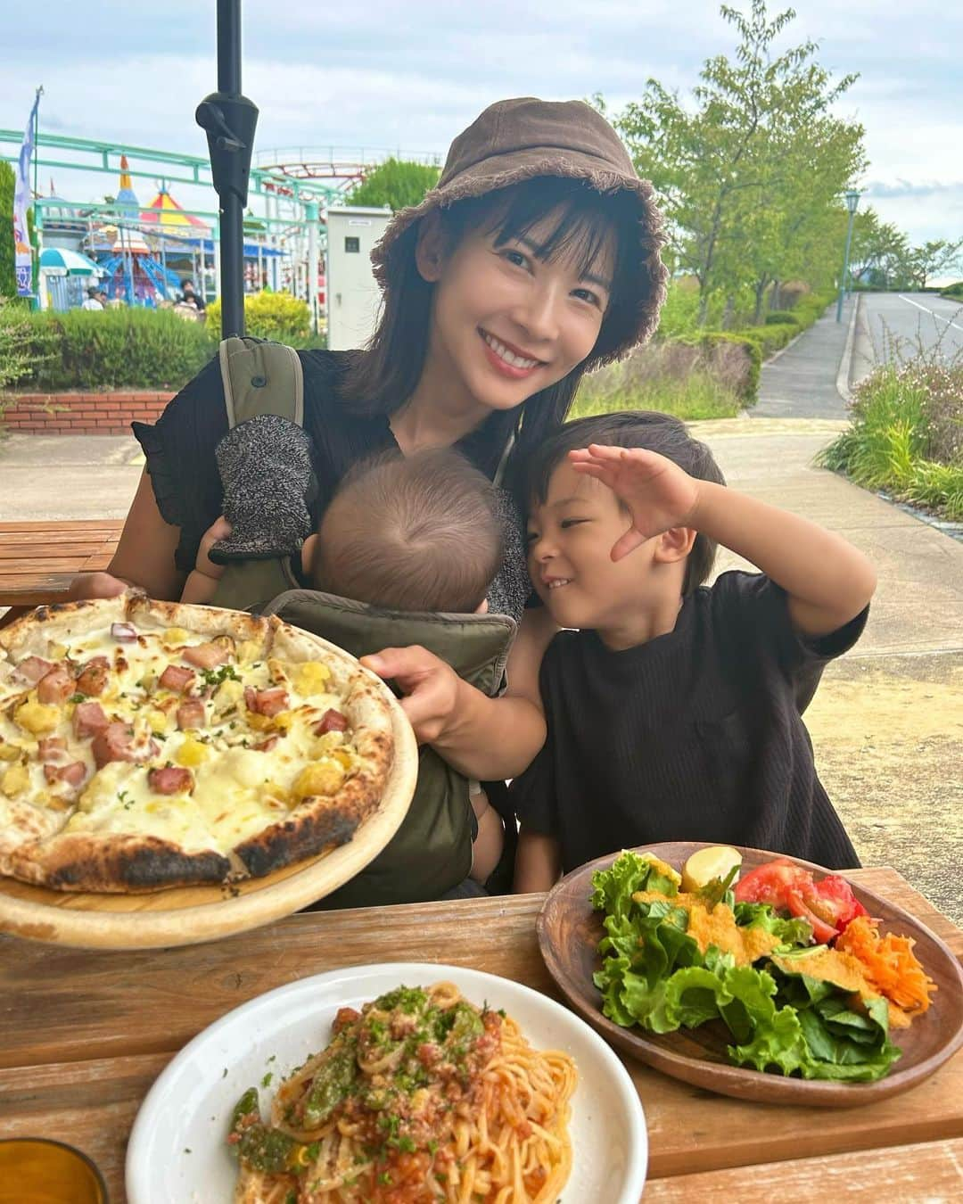 阪本智子さんのインスタグラム写真 - (阪本智子Instagram)「🍕♡  休日はピザランチ多め🤣  美味しいよね♥️  #ピザランチ #兄弟ママ #2歳差育児 #2歳差兄弟 #阪本智子」10月7日 19時09分 - tomoko_sakamoto423