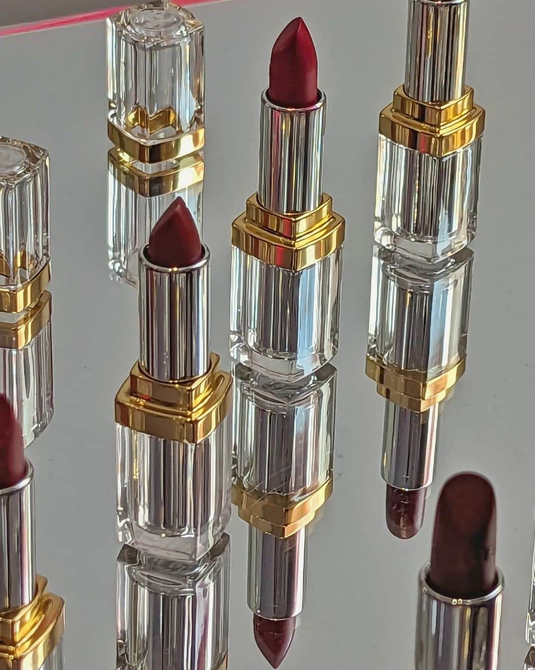 のインスタグラム：「31 LE ROUGE | The first @chanel.beauty lipstick to feature glass packaging that has been faceted to resemble the mirrors that line the famous rue Cannon staircase.  The 12 shades offer a glimpse into specific moments in Gabrielle Chanel's life or one of her passions.  It's also the first refillable lipstick by Chanel that combines the glass packaging with an all metal mechanism. #ChanelMakeup」