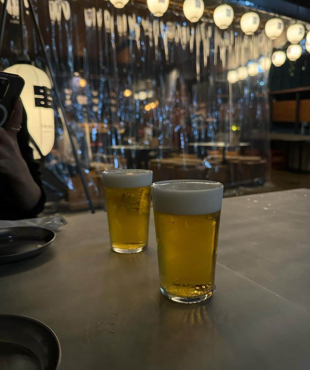 山内遥さんのインスタグラム写真 - (山内遥Instagram)「.  雨の日にテラス席で乾杯🍻♡ お仕事終わりに久しぶりのビールは酔うね！笑  ニットは @todayful_ 🌿寒くなる前に。。♡ .」10月7日 19時03分 - haruka__yamauchi