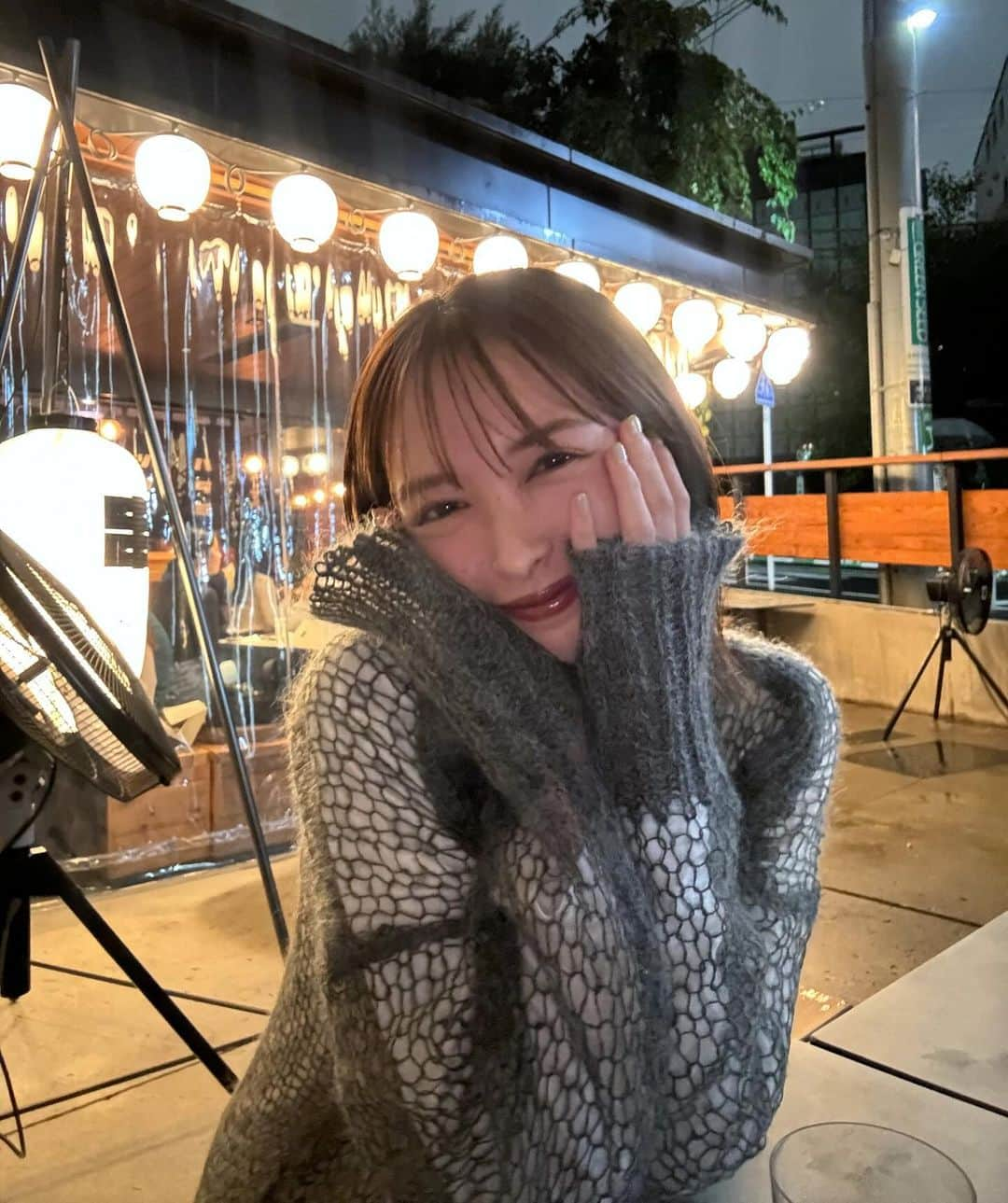 山内遥さんのインスタグラム写真 - (山内遥Instagram)「.  雨の日にテラス席で乾杯🍻♡ お仕事終わりに久しぶりのビールは酔うね！笑  ニットは @todayful_ 🌿寒くなる前に。。♡ .」10月7日 19時03分 - haruka__yamauchi