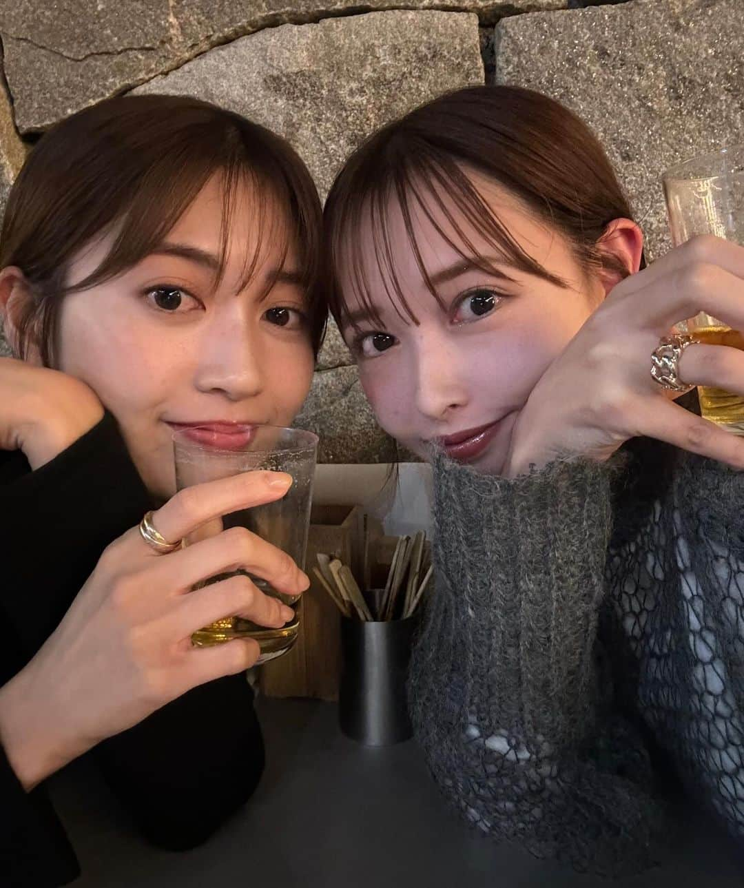 山内遥さんのインスタグラム写真 - (山内遥Instagram)「.  雨の日にテラス席で乾杯🍻♡ お仕事終わりに久しぶりのビールは酔うね！笑  ニットは @todayful_ 🌿寒くなる前に。。♡ .」10月7日 19時03分 - haruka__yamauchi