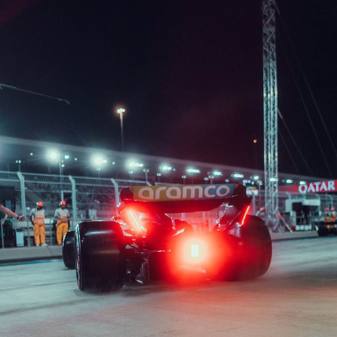 フェルナンド・アロンソさんのインスタグラム写真 - (フェルナンド・アロンソInstagram)「Ready for more action today. Sprint Saturday . @astonmartinf1 #astonmartin #f1 #qatar」10月7日 19時04分 - fernandoalo_oficial