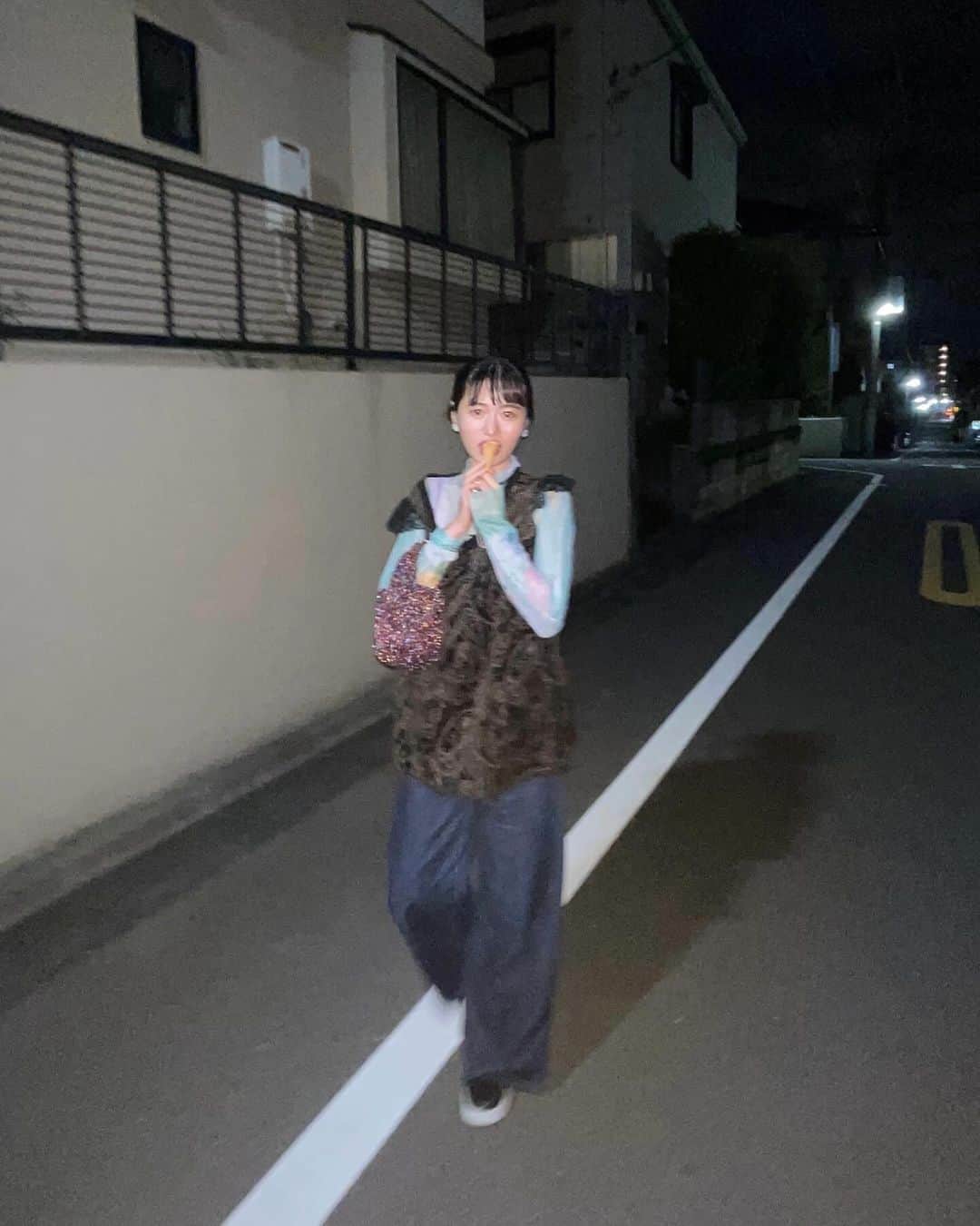 菅野梓のインスタグラム：「満月の日、夜散歩🌕」