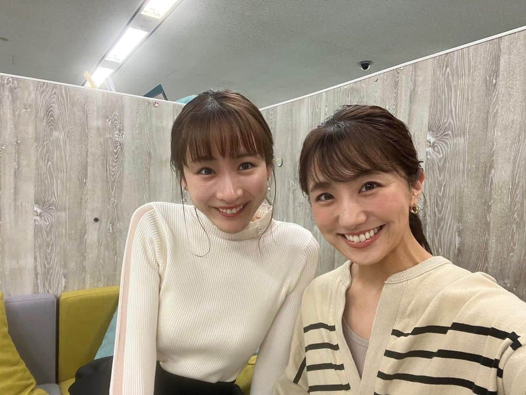 松村未央さんのインスタグラム写真 - (松村未央Instagram)「. いつも笑顔でハッピーオーラを放っている きっしーこと岸本ちゃん🌼  人懐っこくて可愛いのです❣️ デスクも隣だしよく話します☺️  今日はいろんな話をしながら ２人でケラケラずーっと笑っていました✨ あぁ、楽しかったな🐥  #土曜日のアナウンス室」10月7日 13時39分 - mio.matsumura_