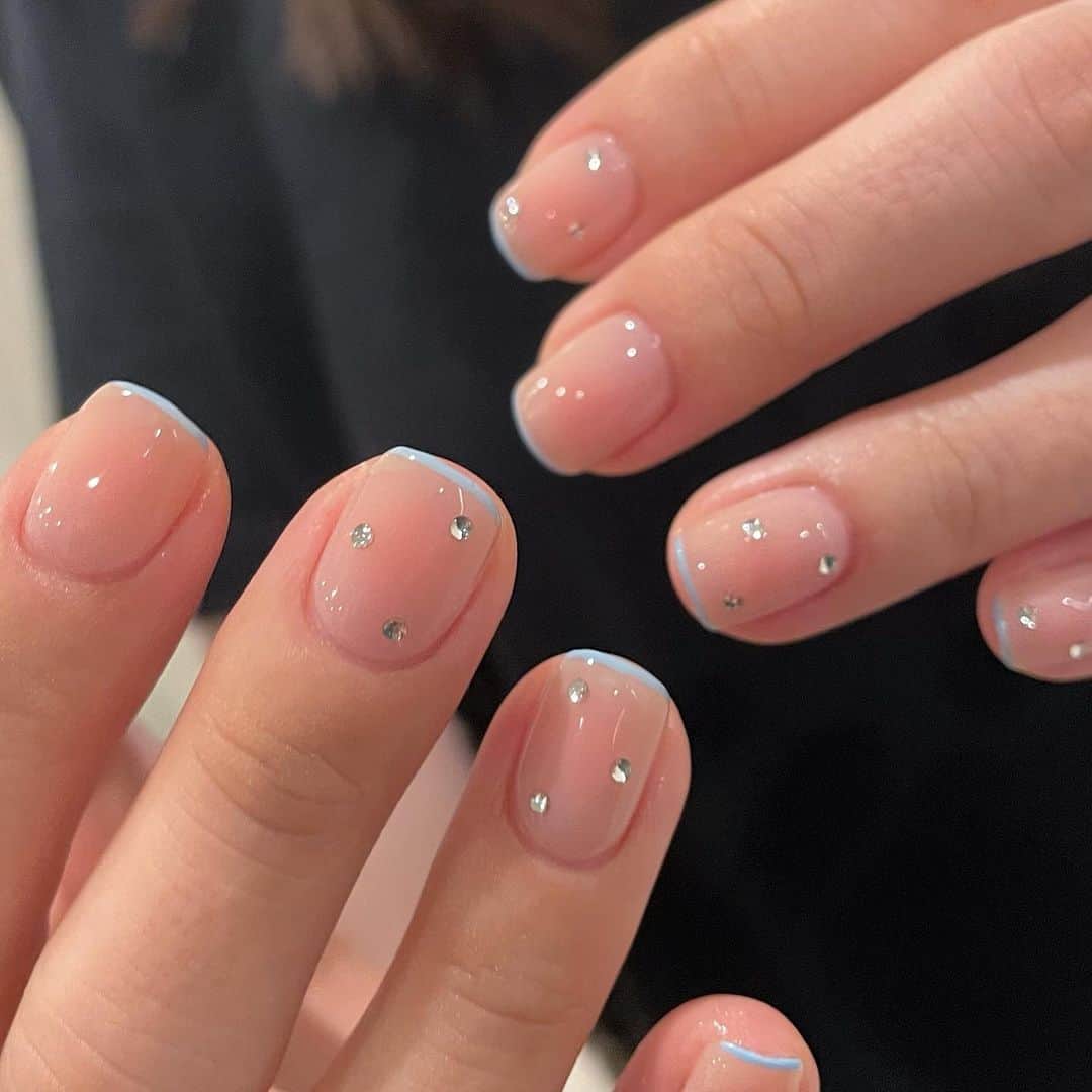 のインスタグラム：「😳✨️🩵  nail by  斉藤 【 @ru25___ 】  #マツエク#カラーエクステ#カラーマツエク#パリジェンヌラッシュリフト#まつ毛パーマ#フラットラッシュ#ハリウッドブロウリフト#HBL#まつげパーマ  ＃表参道ネイル#ジェルネイル#ネイルデザイン#ニュアンスネイル#個性派ネイル#トレンドネイル#ワンカラーネイル＃艶ネイル#韓国ネイル#透け感ネイル#うるつやネイル#ワンホンネイル#グラデーションネイル#マグネットネイル#フレンチネイル#スートーンネイル#チークネイル  #nail#nails#naildesign#nailart#네일아트#젤네일  当サイト内の文章・画像等の内容の無断転載及び複製等の 行為はご遠慮ください。」