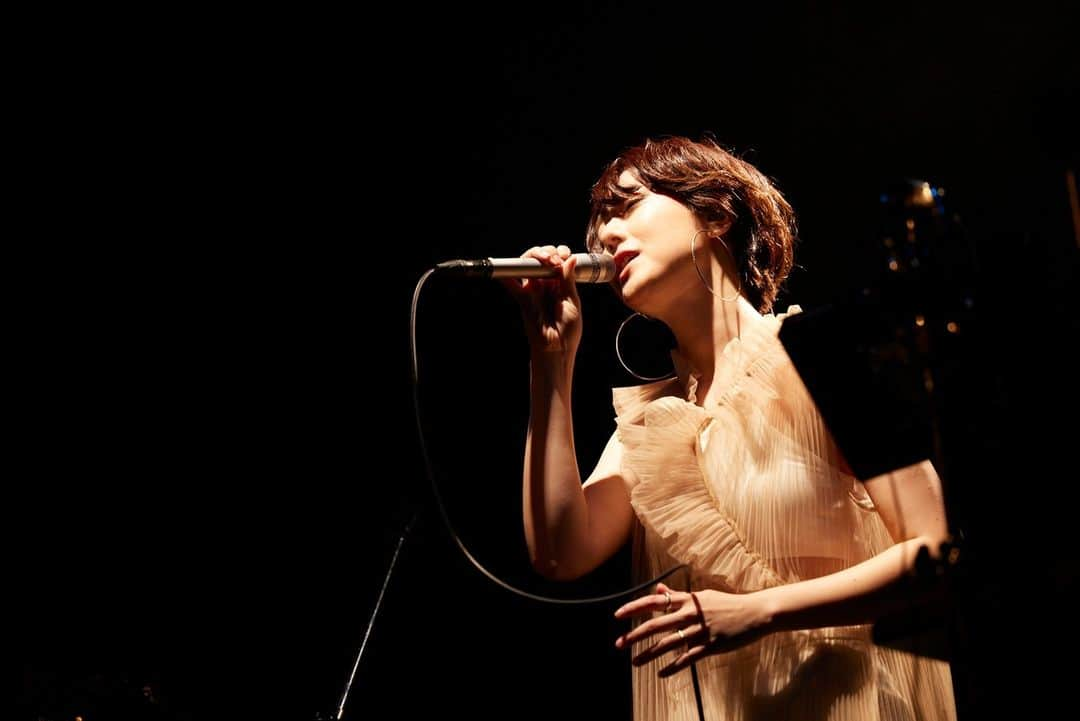 moumoonのインスタグラム：「【明日23:59まで！】「moumoon Release Party Tour ”The Best Days with You”」東京公演映像の配信は10月8日（日）23:59までです❗️ぜひお見逃しなく✨ https://moumoon.com/stream-23ebisu-info1/  ※約100分強の映像配信です。23:59以降は映像をご覧いただけませんのでご注意ください。ぜひお早めのご購入、ご視聴をお願いいたします。 #moumoon #ツアー #ライブ配信」