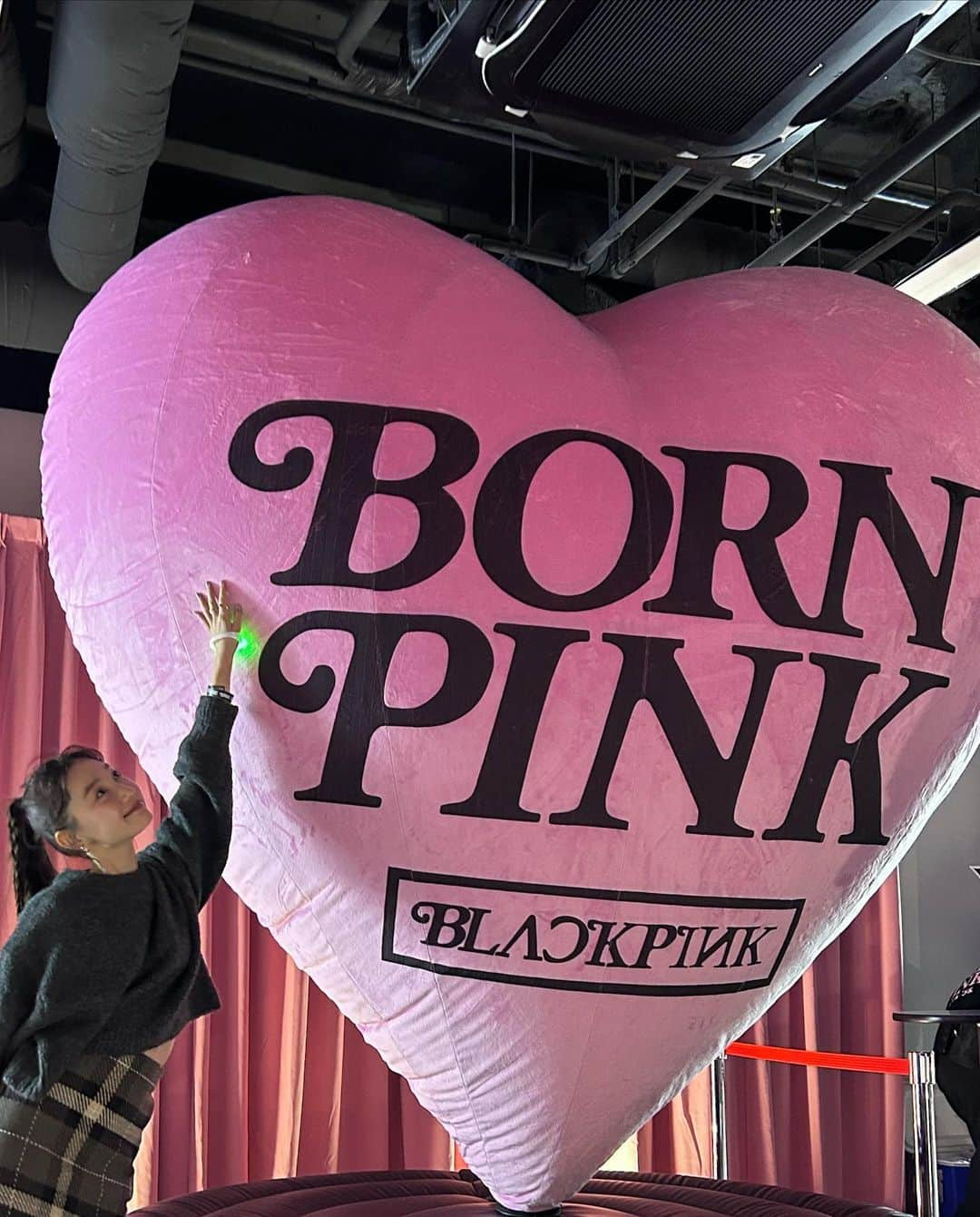 新野尾七奈さんのインスタグラム写真 - (新野尾七奈Instagram)「BORN PINK💗🖤」10月7日 13時57分 - nanagirl7