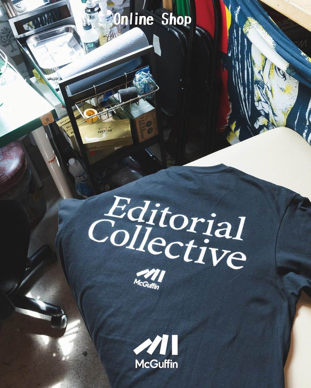 McGuffinさんのインスタグラム写真 - (McGuffinInstagram)「⚡McGuffin公式グッズ販売⚡  【McGuffin公式 Tシャツ（BLACK）販売中！】 モデルのKamiruがkabutoで着こなすコンセプト動画  McGuffinが手掛けるマーチャンダイジングブランド 『Editorial Collective 』が始動！  第一弾はTシャツ以外にもロンT、バッグ、パックT、ソックスなど様々な商品を用意！  販売サイトは プロフィール欄のURLをチェック！  男女兼用  着用サイズ　  男性モデルXL   各アイテムの着用モデルはMcGuffinとゆかりのある ショップ、ミュージシャン、クルーに出演頂きました！   ◯Special Thanks  『Kabuto』  IG： @kabuto1173store  モデル： @yo.kami98   #mcguffin #fashion #kabuto #ファッション #hiphop #rap #street #cafe #coffee」10月7日 14時10分 - mcguffin_official