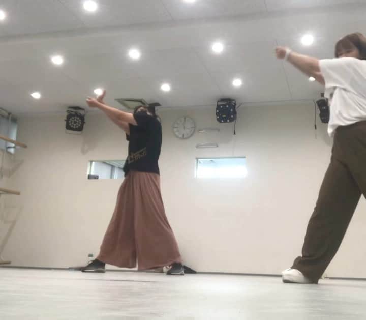 佐々木みえのインスタグラム：「久しぶりのkpopダンス(^^) やっぱりkpopは楽しいなぁー スマホカメラの位置ミスったかな」