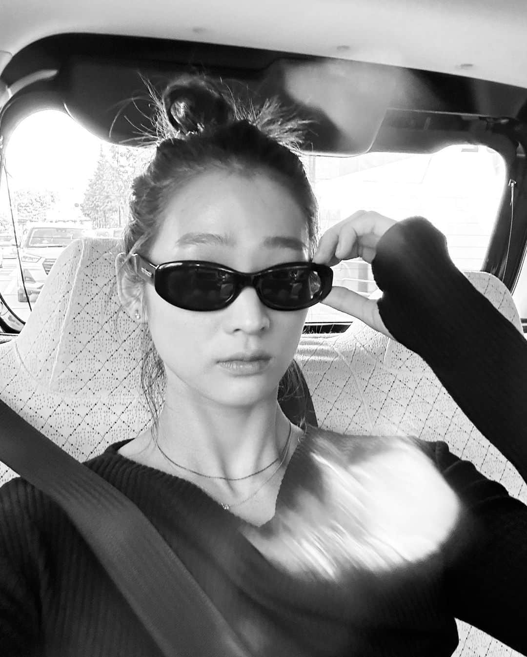 ペ・ヌリのインスタグラム：「1. 하루종일 걸으면 생얼이 되는 매직 🌝-🌚」