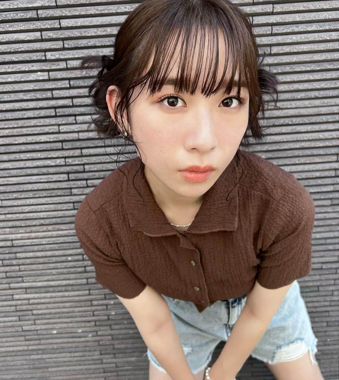伊藤雨音のインスタグラム：「かなり涼しくなってきたなあ。 夏服はもう着ないですかね。衣替えしますよ。 2023の夏、バイバイ!!寒い方が好きだから、もう夏バイバイ!!!!」