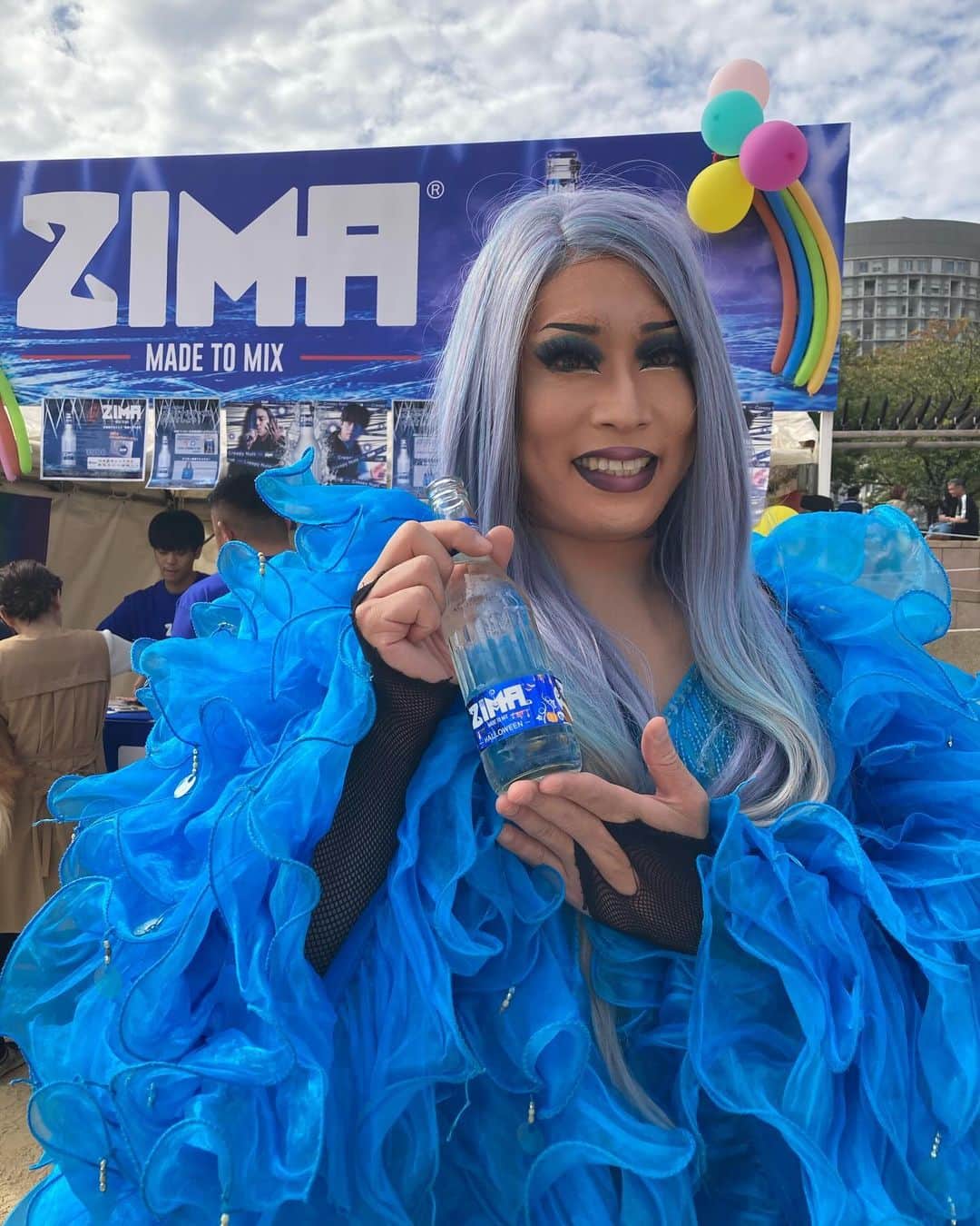 ZIMAさんのインスタグラム写真 - (ZIMAInstagram)「🌈 レインボーフェスタ！2023 ZIMAブースも出展中！ 瓶はハロウィンバージョン🎃 #ZIMA #ジーマ #レインボーフェスタ」10月7日 14時30分 - zima_japan