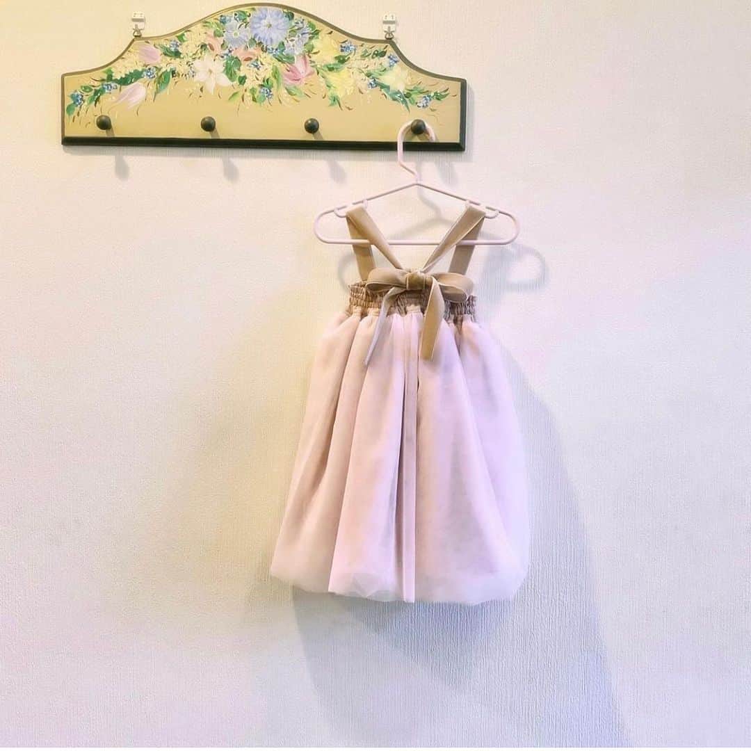 阿部純子さんのインスタグラム写真 - (阿部純子Instagram)「🧚♡  こちらが完成品です🪡  チュチュはサイズアウトしたらスカートに🧸 リボンとスタイも作ってセットにしてみました♪  #handmade #純子のハンドメイドはじめました #babyhandmade #手作り子供服」10月7日 14時24分 - junkoabe_official