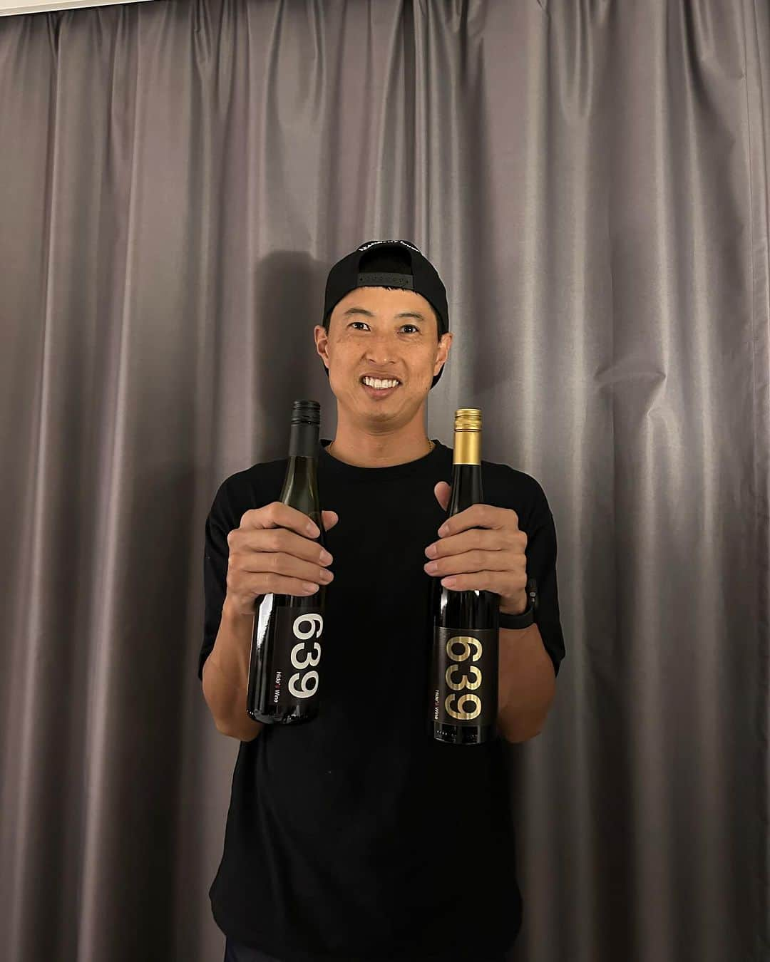 村田透のインスタグラム：「639 ROKU SAN-Qさんのワインを飲ませてもらいました。浅野秀樹さんがドイツのニアシュタインで作られています。ANA国際線のファースト・ビジネスクラスでも採用されているようです。すごく美味しくて2本ともすぐに飲み切ってしまいました。。ワイナリーにも見学しに行かせてもらいたかったのですがタイミング合わず行けなかったのが心残りです。。美味しいワインありがとうございました！ #wine639 #ドイツワイン #ワイン639 #村田透」