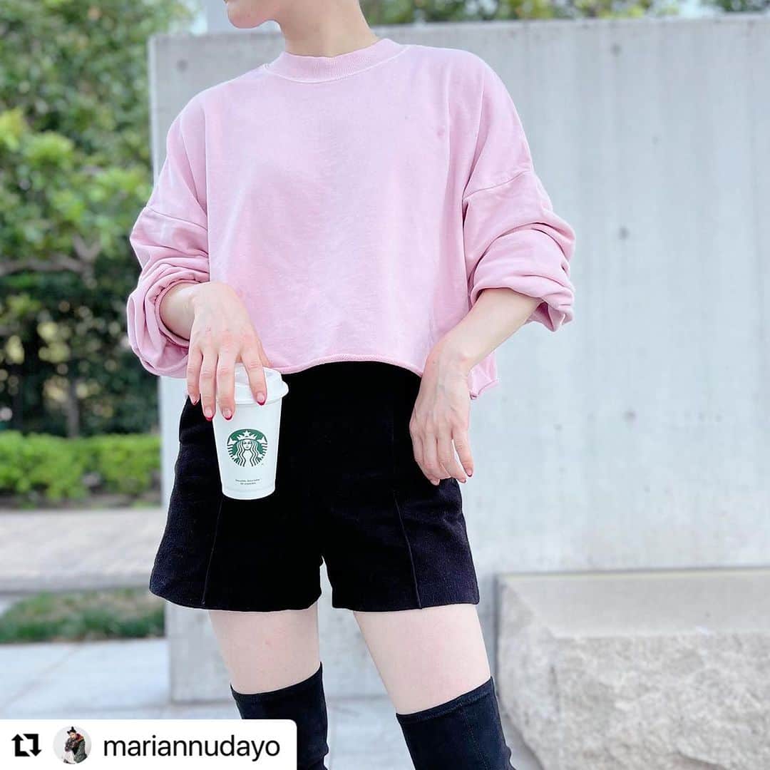 のインスタグラム：「. 𝐬𝐩𝐞𝐜𝐢𝐚𝐥 𝐭𝐡𝐚𝐧𝐤𝐬 🎖️  @mariannudayo さま  ⁡ #zootie ヴィンテージライク スウェット ［クロップドプルオーバー］  🔎2300431 ¥3,990 color / bubble gum  ⁡ お客さまの素敵なコーディネートをご紹介します📰💨  《ヴィンテージライクスウェットシリーズ》に 新型：クロップドプルオーバーが登場しました！  カラバリが豊富なところもポイント🌈 ヴィンテージ感のあるデザインなので、 ピンク系でも甘くなりすぎないのが嬉しいですね！ ブラックアイテムと合わせて、シックに着こなすのもおすすめ🎀✨  ▶️▶️▶️ swipeでcheck！ ⁡ -------------------- ⁡ #ezakkamaniastores #ezakkamania_2023aw #イーザッカマニアストアーズ #ヴィンテージライクスウェット #スウェット #スウェットコーデ  #着こなし #着回し」