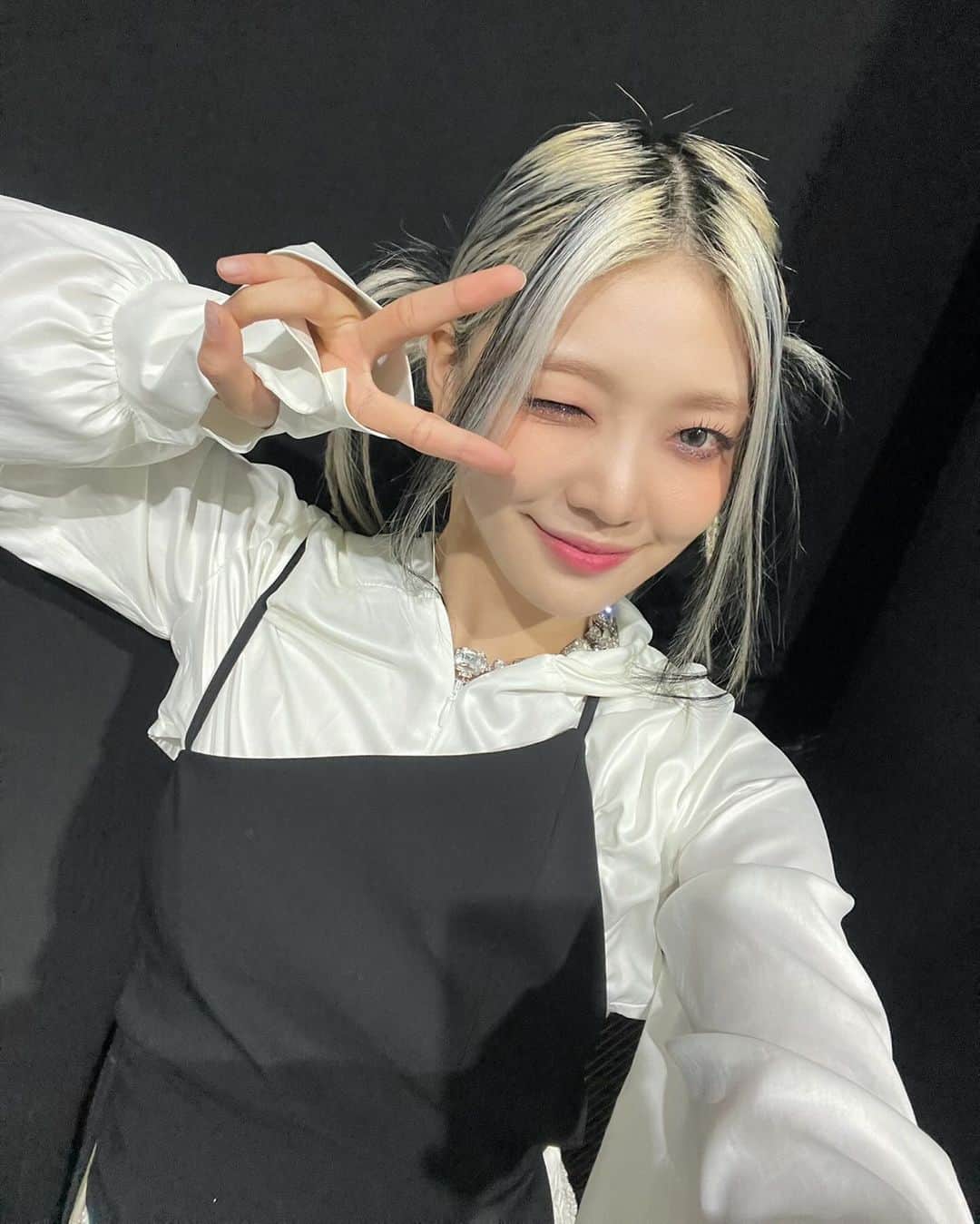 EVERGLOWのインスタグラム：「[📸Today EVERGLOW]  23.10.07 #KCONSAUDIARABIA2023  오늘의 에버글로우💜  #EVERGLOW #에버글로우 #이유 #시현 #미아 #온다 #아샤 #이런 #KCON」