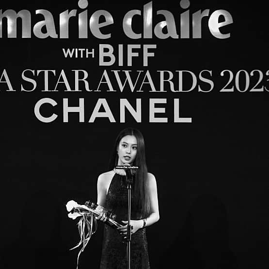 コ・ミンシのインスタグラム：「⚫️ Marie Claire Asia Star Awards ⚫️  페이스 오브 아시아상, 감사드립니다. 🪐  #BIFF #AsiaStarAwards #MarieClaireASA2023」