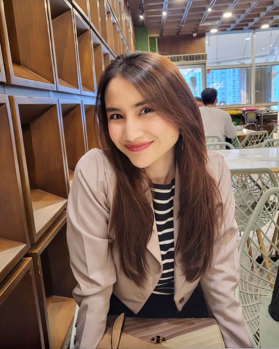 フリスカ・アナスタシア・ラクサニさんのインスタグラム写真 - (フリスカ・アナスタシア・ラクサニInstagram)「Let's sit and eat, shall we?」10月7日 15時04分 - frieskatch