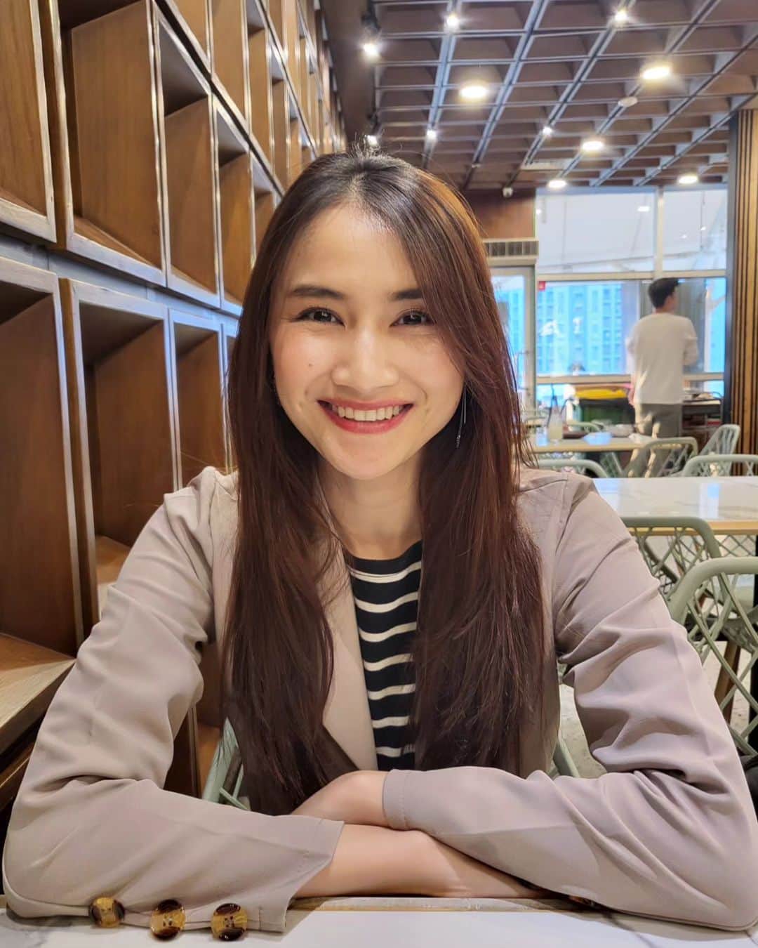 フリスカ・アナスタシア・ラクサニさんのインスタグラム写真 - (フリスカ・アナスタシア・ラクサニInstagram)「Let's sit and eat, shall we?」10月7日 15時04分 - frieskatch