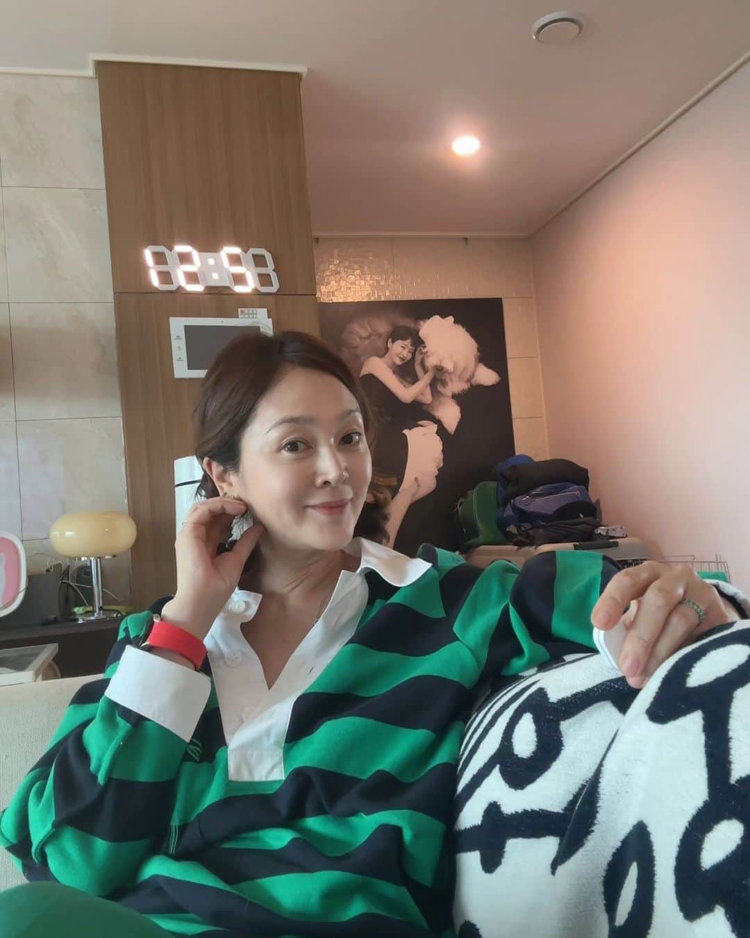 イ・スンヨンのインスタグラム：「나도콜록콜록  울 아람이도어제 열나서 학교결석  진짜 요즘 난리여요  병원델고갔다오는길에   @vincenne_er 뱅센느  블루베리핫케잌 포장  @paul.and.paulina  폴앤폴리나에서 설탕 버터일도 안들어간 치아버터 포장   어제 영암서 먹었던 채소구이랑  바나나 식초요거트 만들어  빵도찍어먹고 샐러드드레싱으로도 굿굿굿  맛있고  영양가있고 이쁘기까지~~!!  이로운 영암음식들~~!!!!!  #맛도영양도짱~!!!!」