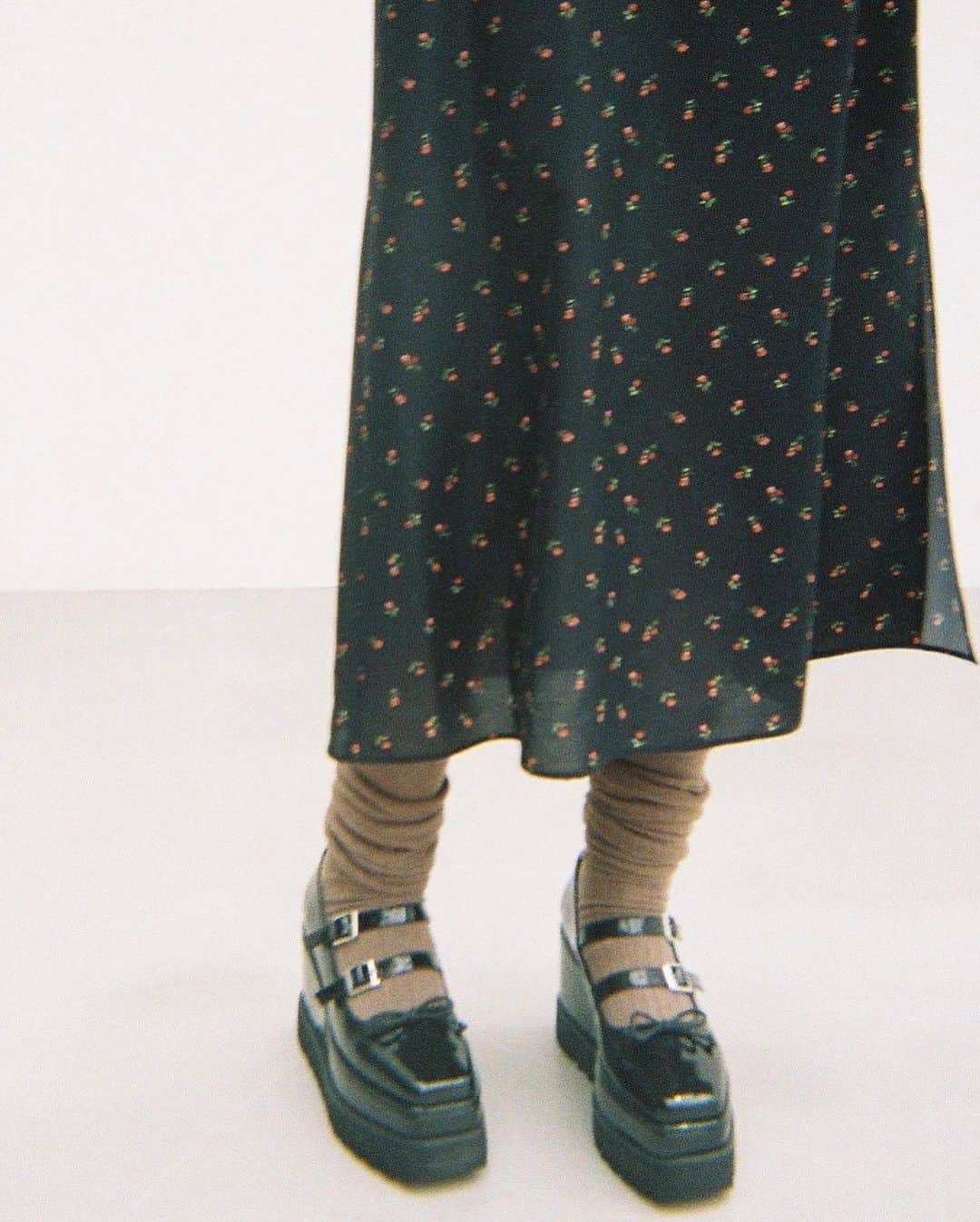 HONEY MI HONEY OFFICIALさんのインスタグラム写真 - (HONEY MI HONEY OFFICIALInstagram)「【new in】  enamel ballerina wedge sole shoes  @honeymihoney_official  #HONEYMIHONEY #TOKYO #omotesando #harajuku #2023AW」10月7日 15時07分 - honeymihoney_official