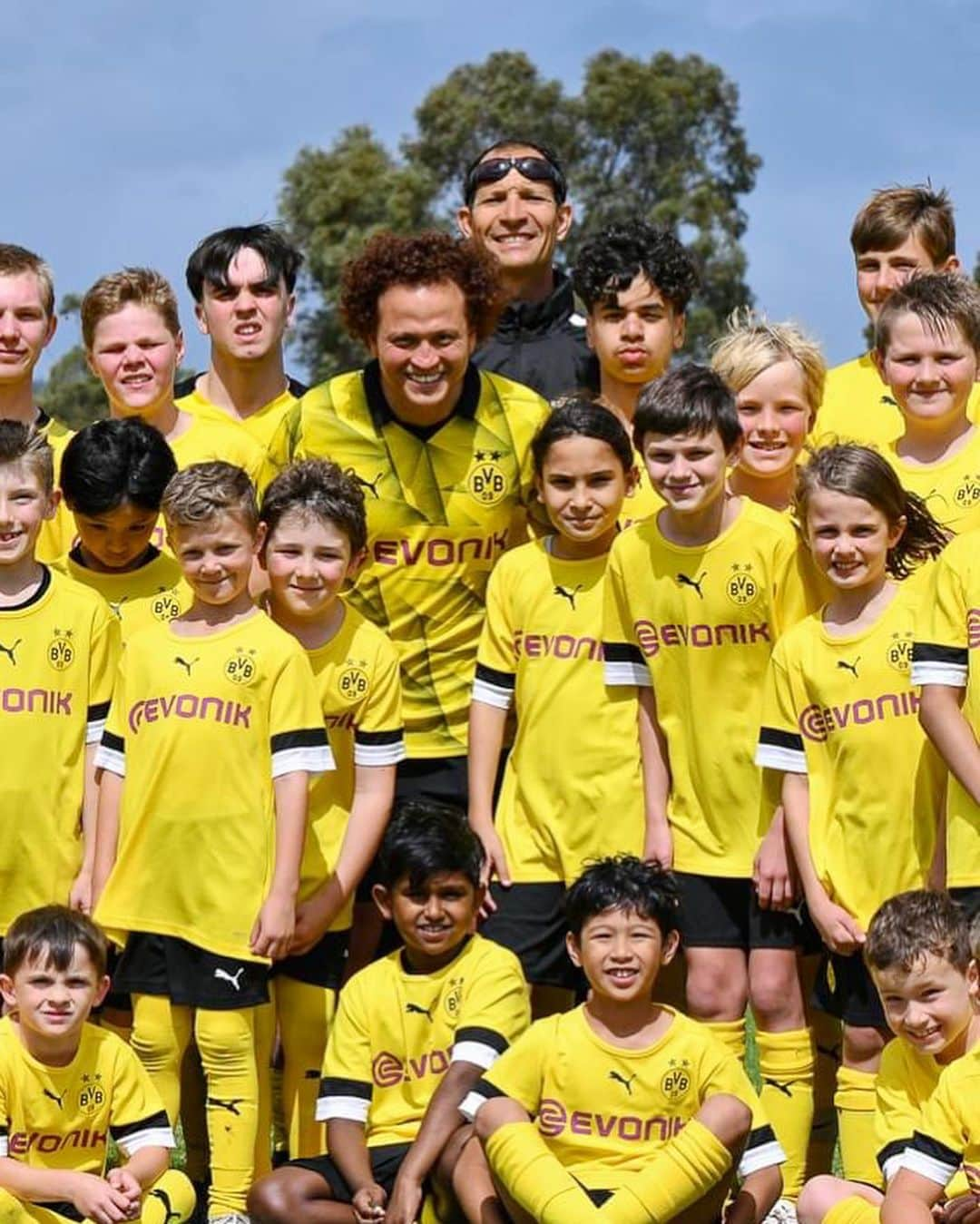 ムスタファ・アミニさんのインスタグラム写真 - (ムスタファ・アミニInstagram)「BVB EVONIK FOOTBALL Academy Camp Australia ⚫️🟡 Helping the next gen enjoy the world game and who’s knows maybe one of them will become the next Aussie to be part of such a prestigious club!  Had the honour of meeting Champions League Winner and Dortmund Legend Jörg Heinrich #bvb」10月7日 15時22分 - mustafaamini