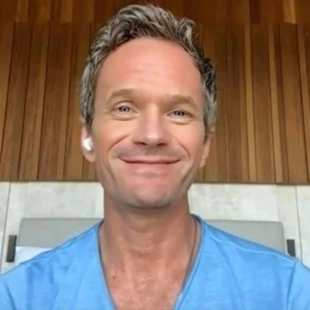 ニール・パトリック・ハリスのインスタグラム：「Happy weekend! Have an awesome one! 🙂 #neilpatrickharris #nph #tagsforlikes #actor #lovehim #handsome #myedit #awesome #legendary @nph 💙💙」