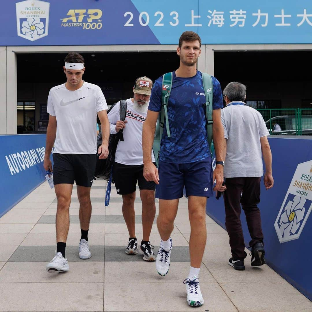 フベルト・フルカチュのインスタグラム：「Good to be back here for the first time in four years! and so grateful to have another opportunity to keep fighting at @rolexshmasters 💪」