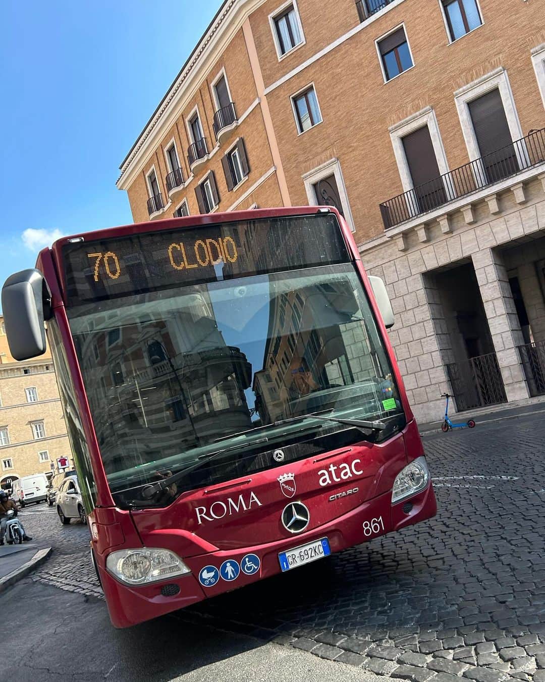 中岡由佳さんのインスタグラム写真 - (中岡由佳Instagram)「❇︎ ランチを終えて、センスのいいお店に入ってみたり、行列の人気店に目を留めながら、Google Mapsを手にローマの街歩き📱  #Roma #ローマ #Italy #イタリア」10月7日 15時29分 - yuka_nakaoka