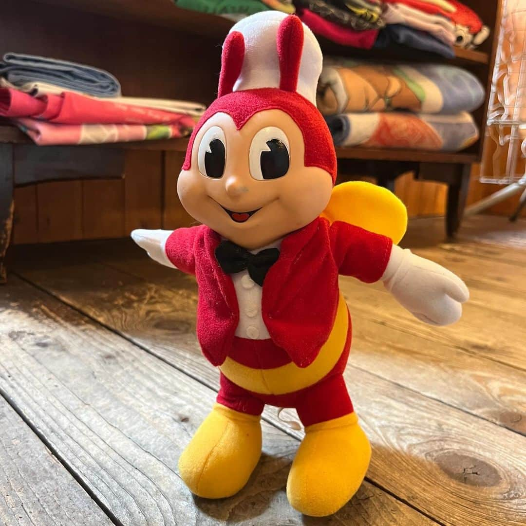 kiarrysさんのインスタグラム写真 - (kiarrysInstagram)「Vintage Jollibee Food Plush Doll New in. 顔面ソフビ &自立可能な優等生」10月7日 15時29分 - kiarrys