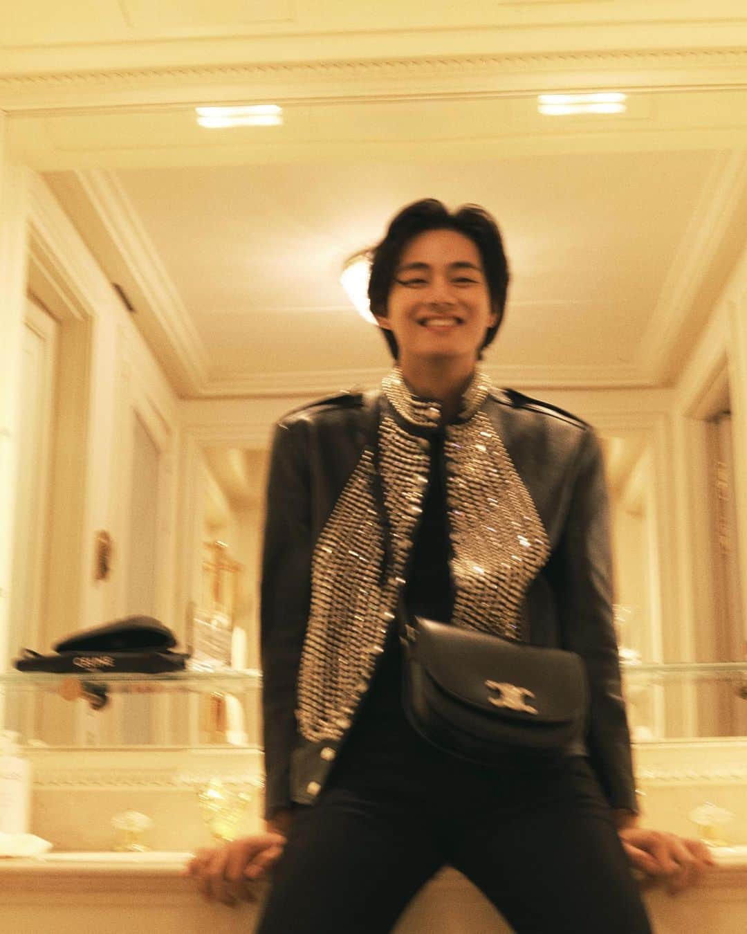 Vのインスタグラム：「Ready to go out with @celine @hongjanghyun」