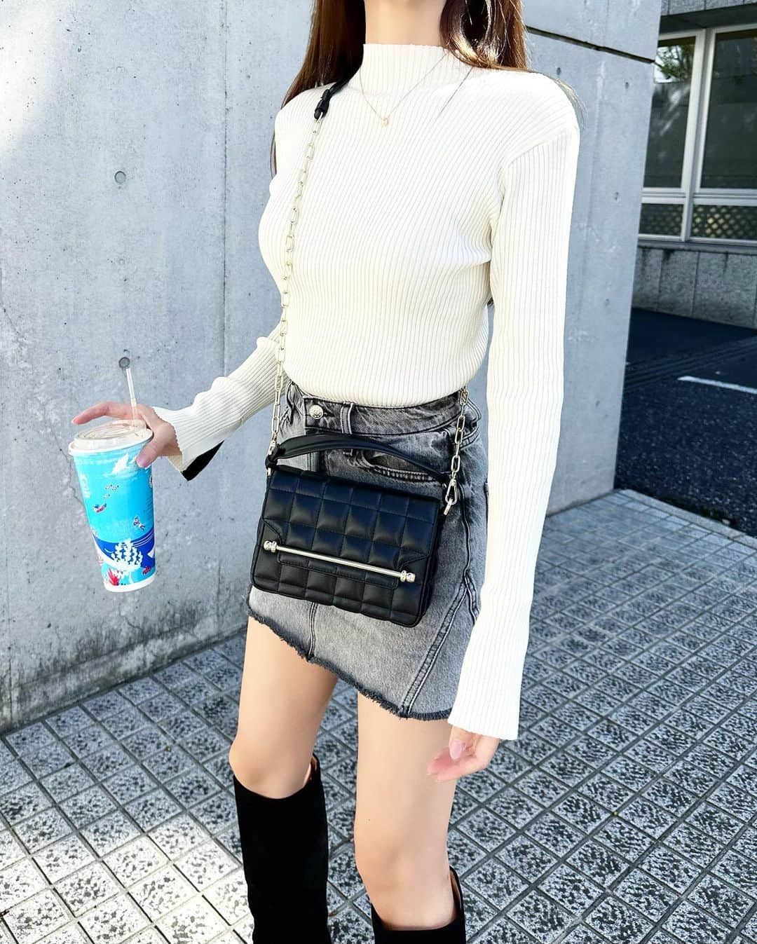 岡部あゆみさんのインスタグラム写真 - (岡部あゆみInstagram)「クレープ食べてお散歩してます🍦🗼🏯🍃」10月7日 15時39分 - ayumi_okabe