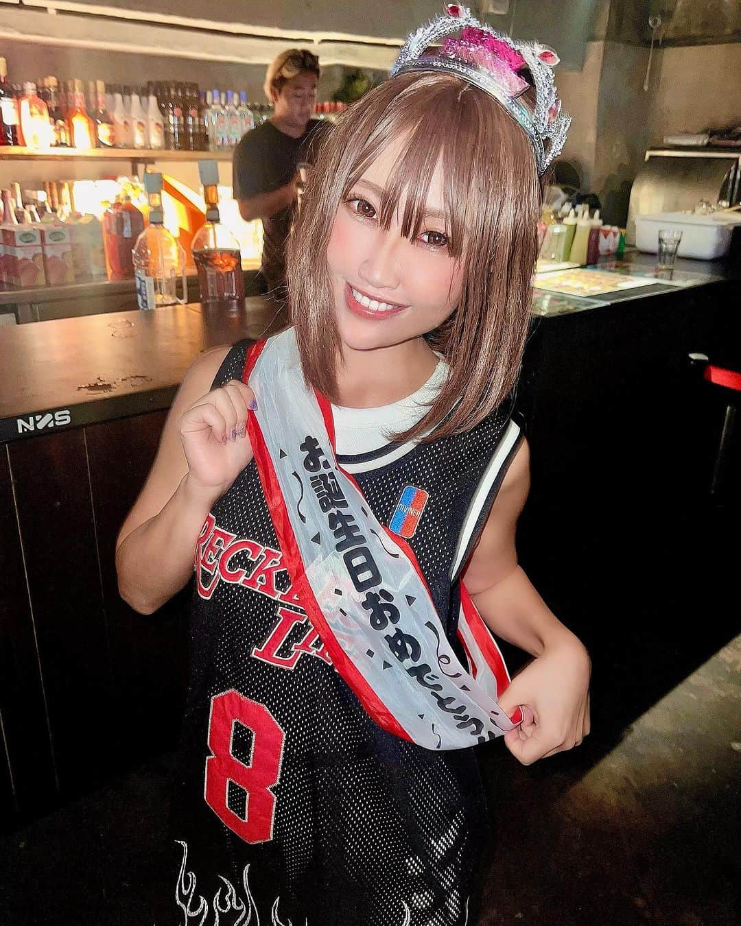 DJ YURINAのインスタグラム：「写真は生きてるうちに🤳 birthday final!!  イベントて沢山の人に出会うけど、この一瞬の出会いでもう会わない人もいるし、 この人と出会えて良かったって思える人と出会える事が奇跡で その奇跡の人たちと毎月同じものを一緒に目指してやれてるのもさらに奇跡🌟  頼りない私をいつも支えてくれてありがとう😭💕  #birthday #バースデー #いつまでバースデー #もう怖い #感謝 #ありがとう #thankyou #大好き #クラブ #出会い」