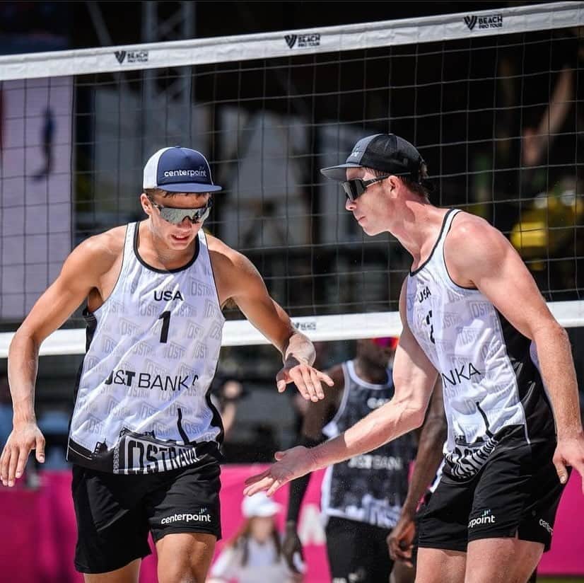 USA Volleyballさんのインスタグラム写真 - (USA VolleyballInstagram)「Day one in the books from Tlaxcala, Mexico at the 2023 Beach World Championships. Two U.S. Women’s pairs were in action with split results 🇺🇸  Kelly Cheng and Sara Hughes defeated 🇲🇽 2-0 in their first match in Pool C  Megan Kraft and Terese Cannon dropped their first match of the tournament to 🇪🇸 2-0 in pool I  U.S. Men’s pairs also with hard-fought matches at the 2023 Beach World Championships 🇺🇸  Miles Partain and Andy Benesh were victorious over Peter/Hernan 2-0 in pool C    Trevor Crabb and Theo Brunner fell to 🇺🇦 2-1 in pool D  Miles Evans and Chase Budinger lost to 🇧🇷 2-0 in their first match in pool D」10月7日 15時56分 - usavolleyball
