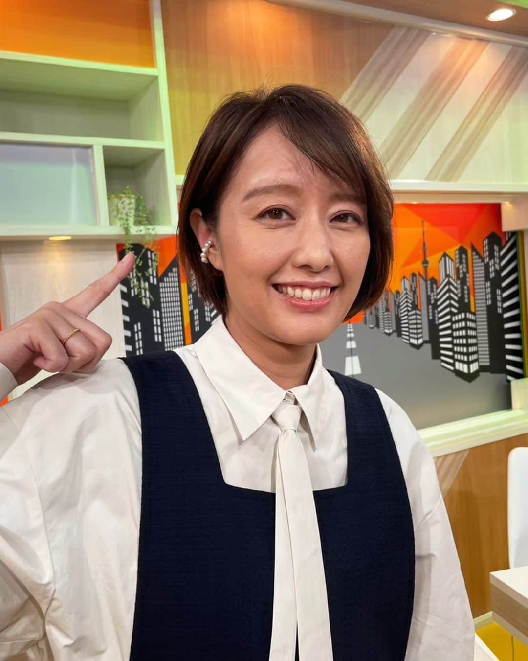 中村仁美さんのインスタグラム写真 - (中村仁美Instagram)「今日のキキタイのゲストは… なんと… 菅義偉前総理 ひ〜〜〜💨 17: ...