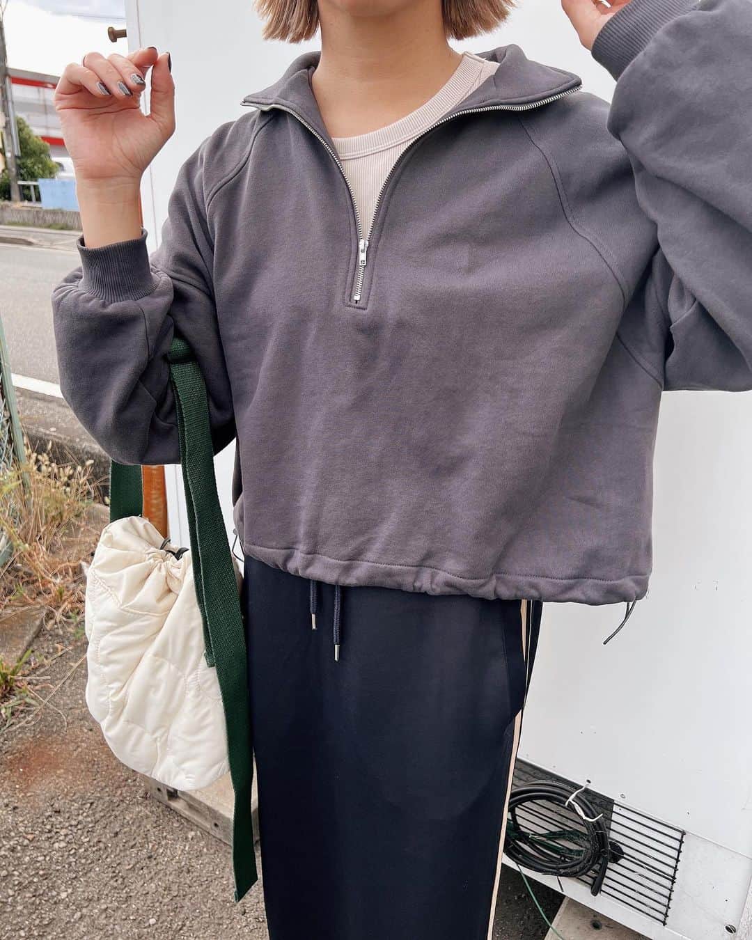 natsupoo0315さんのインスタグラム写真 - (natsupoo0315Instagram)「開店アタック終わって おのりファミリーとランチ🍴🐰  ゆるっとかわいいハーフジップで 絶妙な丈感とオーバーシルエットが かわいい😚 裾をしぼれるのも好き〰︎❤️  @tiptop_pocket_official   #tiptop_pocket #tipコーデ#大人カジュアル#カジュアル#高身長#高身長コーデ#メンズライク#骨格ナチュラル#カジュアルコーデ#オーバーサイズ」10月7日 15時58分 - natsupoo