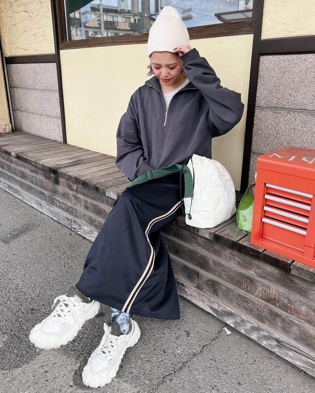 natsupoo0315さんのインスタグラム写真 - (natsupoo0315Instagram)「開店アタック終わって おのりファミリーとランチ🍴🐰  ゆるっとかわいいハーフジップで 絶妙な丈感とオーバーシルエットが かわいい😚 裾をしぼれるのも好き〰︎❤️  @tiptop_pocket_official   #tiptop_pocket #tipコーデ#大人カジュアル#カジュアル#高身長#高身長コーデ#メンズライク#骨格ナチュラル#カジュアルコーデ#オーバーサイズ」10月7日 15時58分 - natsupoo