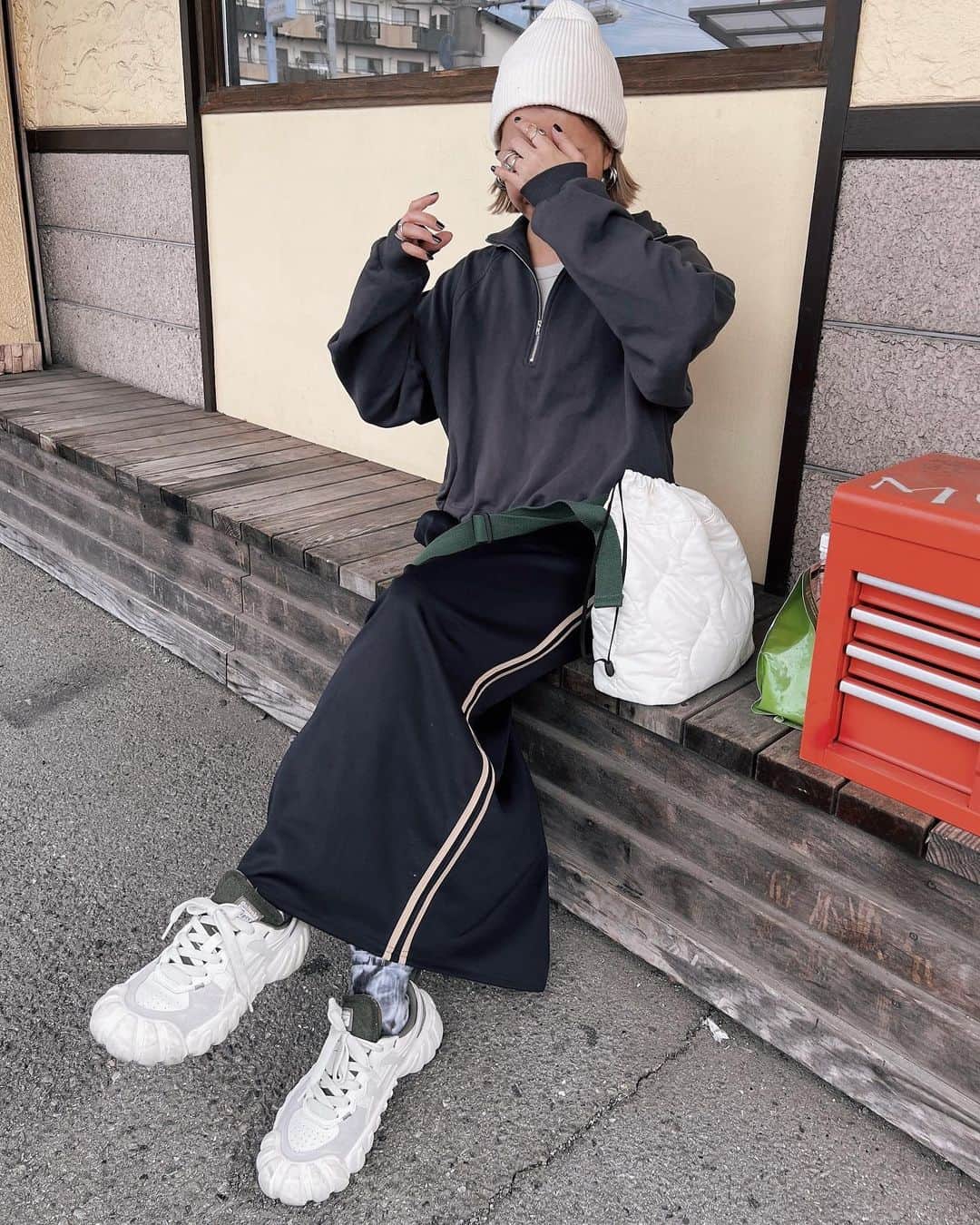 natsupoo0315のインスタグラム：「開店アタック終わって おのりファミリーとランチ🍴🐰  ゆるっとかわいいハーフジップで 絶妙な丈感とオーバーシルエットが かわいい😚 裾をしぼれるのも好き〰︎❤️  @tiptop_pocket_official   #tiptop_pocket #tipコーデ#大人カジュアル#カジュアル#高身長#高身長コーデ#メンズライク#骨格ナチュラル#カジュアルコーデ#オーバーサイズ」