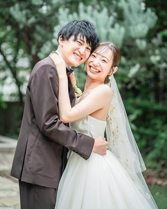 プレ花嫁の結婚式準備サイト farny 【ファーニー】さんのインスタグラム写真 - (プレ花嫁の結婚式準備サイト farny 【ファーニー】Instagram)「@farny_weddingをフォローして #プラコレ #美花嫁図鑑 を付けて投稿してください⡱ . ‥‥‥‥‥‥‥‥‥‥‥‥‥‥ Today's wedding photo from... @yasukaze_photographer さん⚐* . お二人の笑顔溢れる前撮りフォトが素敵すぎる🌻  お二人の仲の良さそうな前撮りフォトが とっても可愛いですよね☺️  刺繍の入ったベールもおしゃれで素敵です🪞✨ . ‥‥‥‥‥‥‥‥‥‥‥‥‥‥ . \\花嫁ライター募集中// @farny_wedding のDMに ”farny花嫁ライター希望”とお送りください✈︎✉︎ . \\花嫁アプリ // プロのアドバイザーに結婚式の相談を何度でも ウェディングドレスの記事や、 自分のウェディングレポを残せちゃう♡” . >>>TOPのURLからcheck ⋈ @placole_dressy >>>結婚のご相談は プラコレウェディングアドバイザーへ♡ @wedding_adviser >>>ウェディングレポを残したいなら、 farny by プラコレをcheck ✎ @farny_wedding >>>ウェディングアイデア＆DIYは ドレシーアイデアcheck ❁ @dressy_idea >>>素敵なドレスに出会いたい花嫁さま♡ @dressyonline_をcheck >>>お洒落で可愛いパパママ婚やフォトは @dressy.baby をcheck ∴ >>>鎌倉にOPEN”お花とドレスと紅茶のカフェ” @dressyroom_teaをcheck𓌉𓇋 >>>名古屋にOPEN”ウェディング体験型カフェ @dressycafe_nagoya をcheck𓌉𓇋 . ‥‥‥‥‥‥‥‥‥‥‥‥‥‥  #一度きりの人生一度は魔法にかけられて #結婚準備 #結婚式 #結婚式場 #当日レポ #撮影指示書 #weddingtbt #weddingdress #ウェディングドレス #ウェディングフォト #ブライダルフェア #farnyレポ #美花嫁図鑑 #mydress #大人可愛い #花嫁コーデ #花嫁コーディネート　#刺繍ベール #ブーケ #前撮り」10月7日 16時01分 - farny_wedding