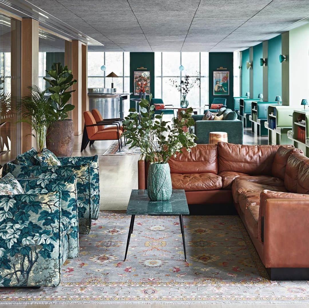 マシューウィリアムソンのインスタグラム：「THE DESIGN KITCHEN  The new space I designed on the top floor  @designmuseum with @fran_lee_creative.   Thanks @elledecorationuk for the feature in this months issue with photography @jondayphotography」