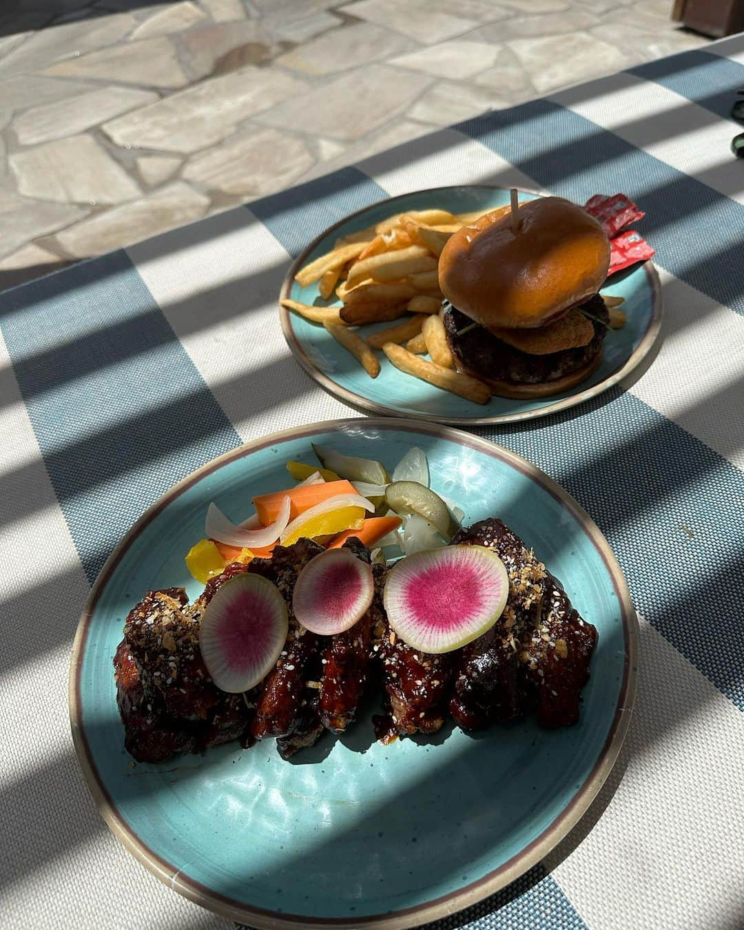 ソンイさんのインスタグラム写真 - (ソンイInstagram)「Hawaiiの食記録パート①🍴🍔🥤🧇🍳🥐🌺🌈  1枚目 📍Leonard's Bakery  2枚目 📍 OFF THE HOOK POKE MARKET  3枚目 📍 Miro Kaimuki   4.5枚目 📍RitzCarlton waikiki  6枚目 📍Yu Chun Korean Restaurant  7枚目 📍 Gina's Barbeque  8枚目 📍 Aloha Steak House  9枚目 📍ASAHI GRILL  10枚目 📍THE Royal Hawaiian / Mai Tai Bar  #Hawaii #ハワイ旅行 #家族旅行 #子連れ旅行  #海外旅行 #子連れハワイ #子連れ旅 #2人育児 #ハワイご飯 #ハワイレストラン #ハワイフード」10月7日 16時22分 - sunwei1013